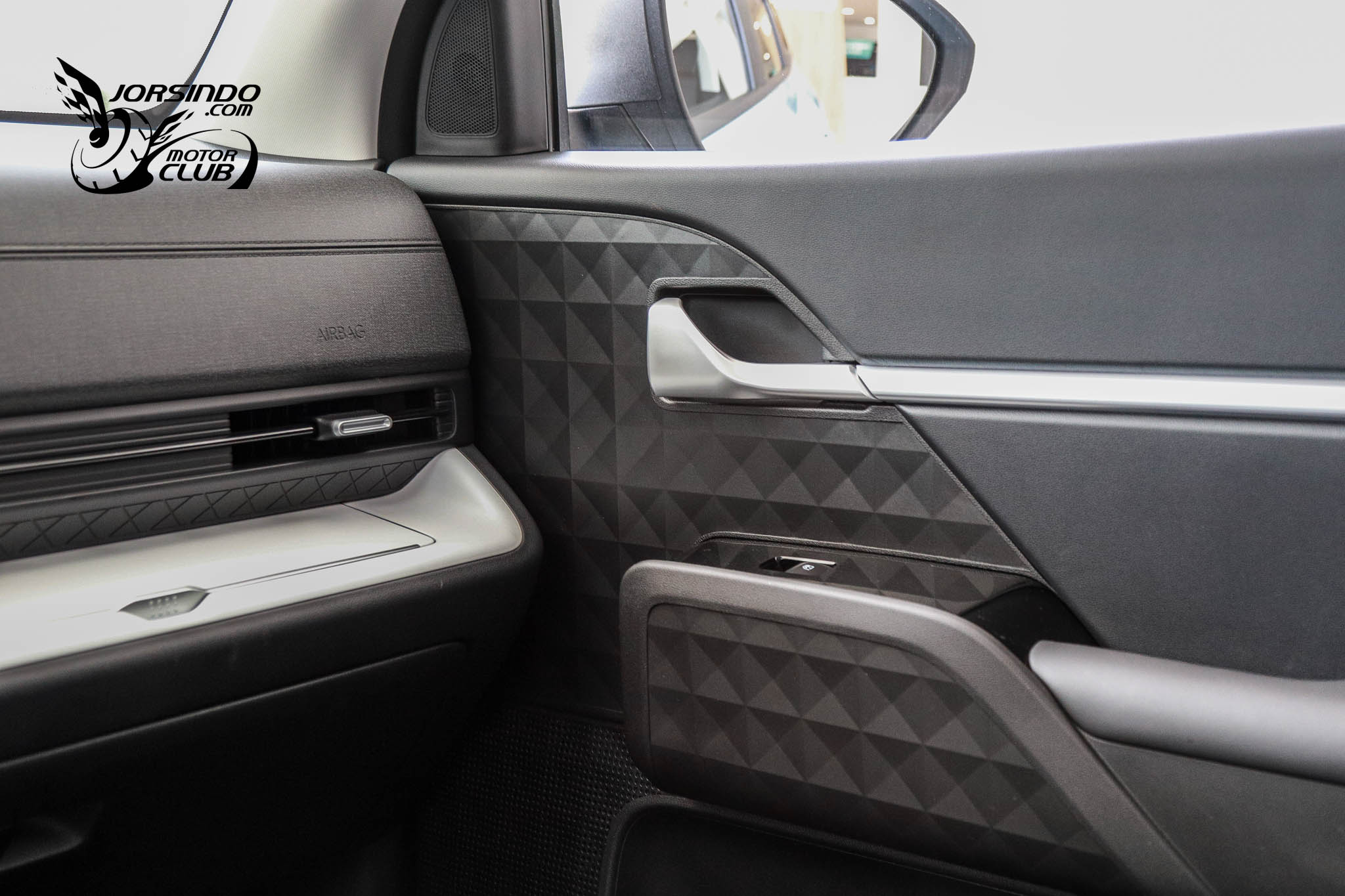 同級唯一副駕駛座前傾+倒車投影！Hyundai Mufasa展間直擊8634|小老婆汽機車資訊網
