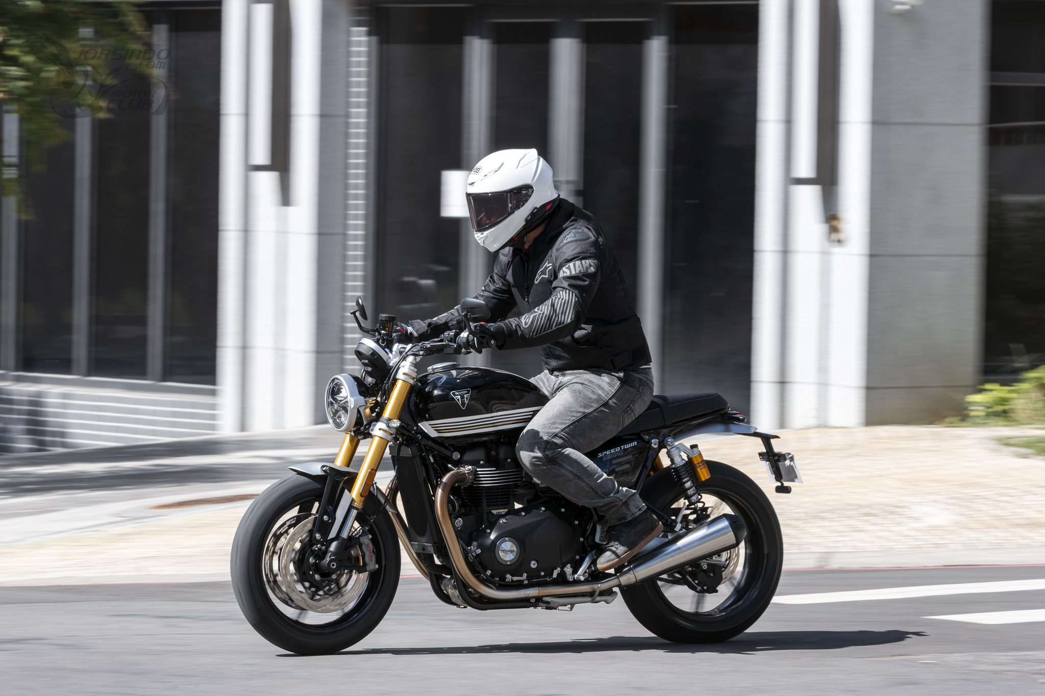 [試乘] 英倫暴徒？歷代最強 Triumph Speed Twin 1200 RS4497|triumph,classic小老婆汽機車資訊網