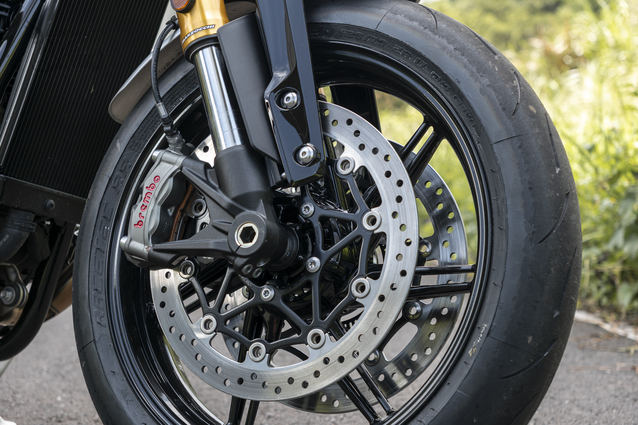 [試乘] 英倫暴徒？歷代最強 Triumph Speed Twin 1200 RS6120|triumph,classic小老婆汽機車資訊網