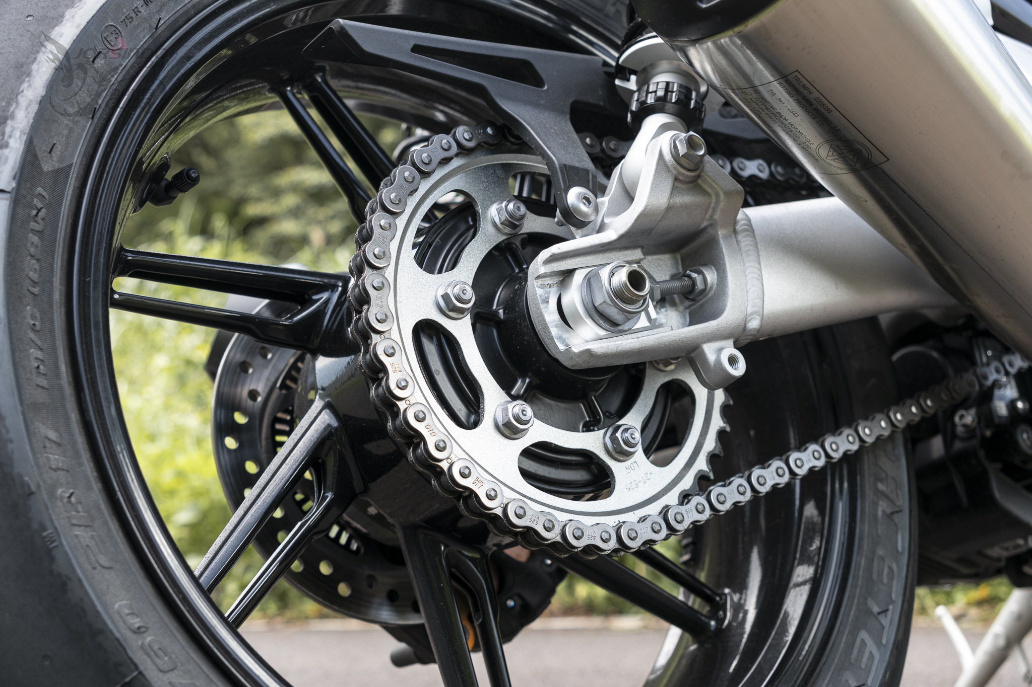 [試乘] 英倫暴徒？歷代最強 Triumph Speed Twin 1200 RS4299|triumph,classic小老婆汽機車資訊網