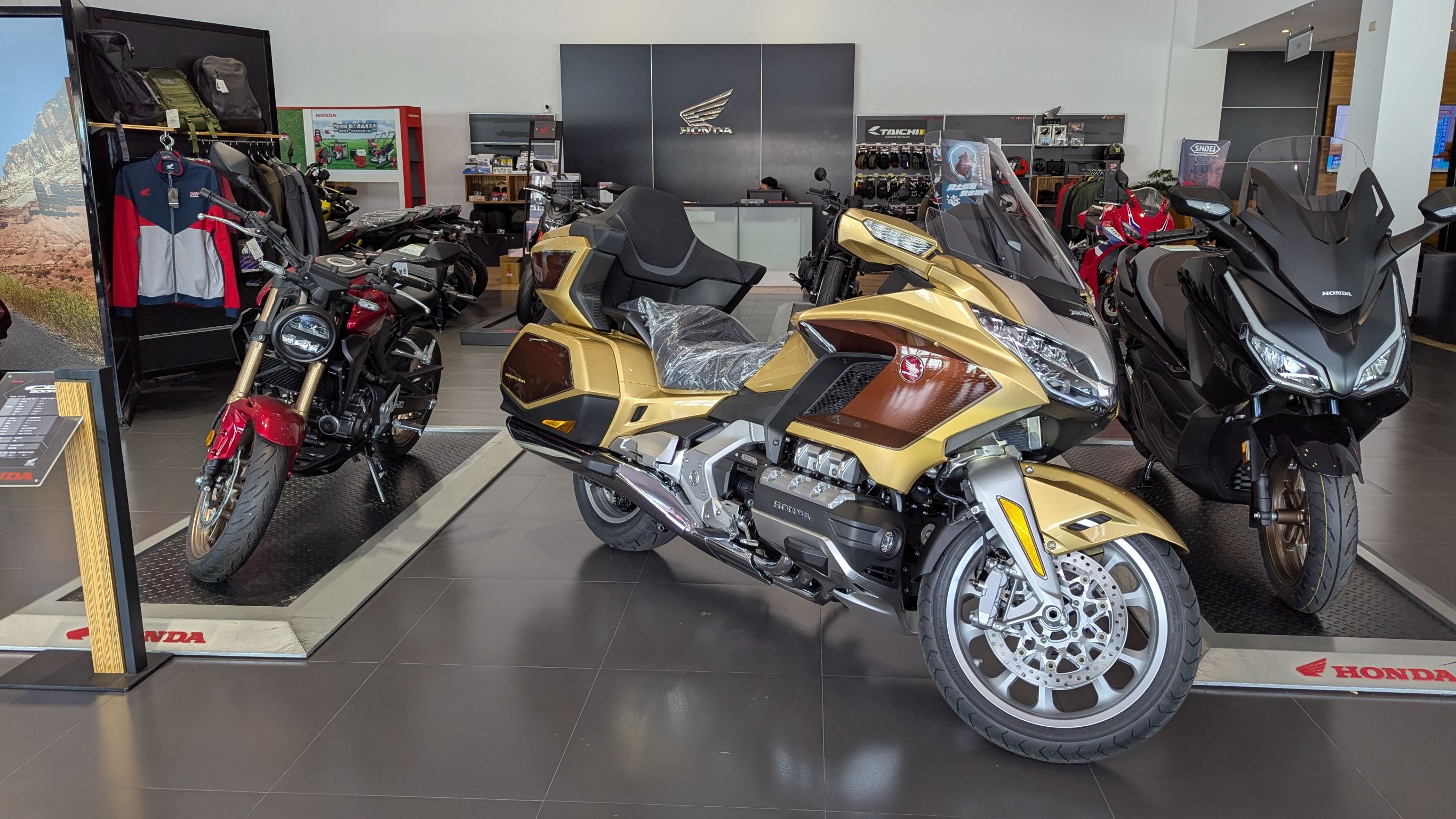 2025 GOLDWING 50週年紀念版全台首發 ( 7/9更新~專屬紀念品開箱)8250|小老婆汽機車資訊網