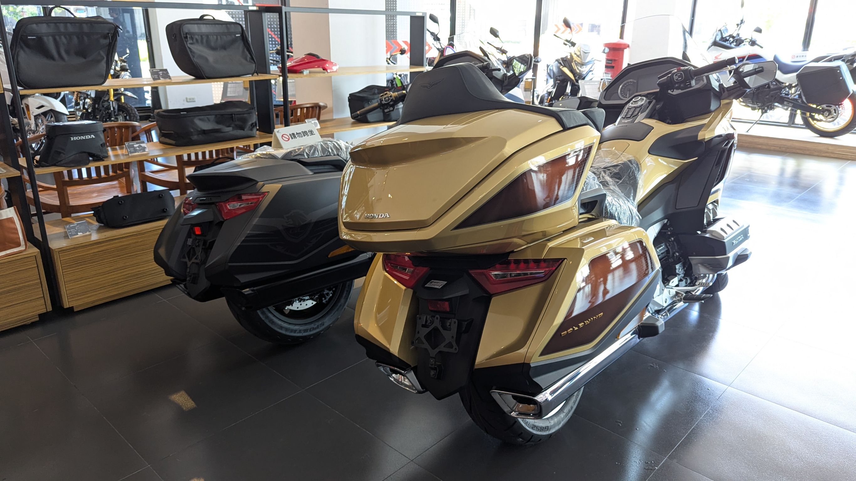 2025 GOLDWING 50週年紀念版全台首發 ( 7/9更新~專屬紀念品開箱)8275|小老婆汽機車資訊網
