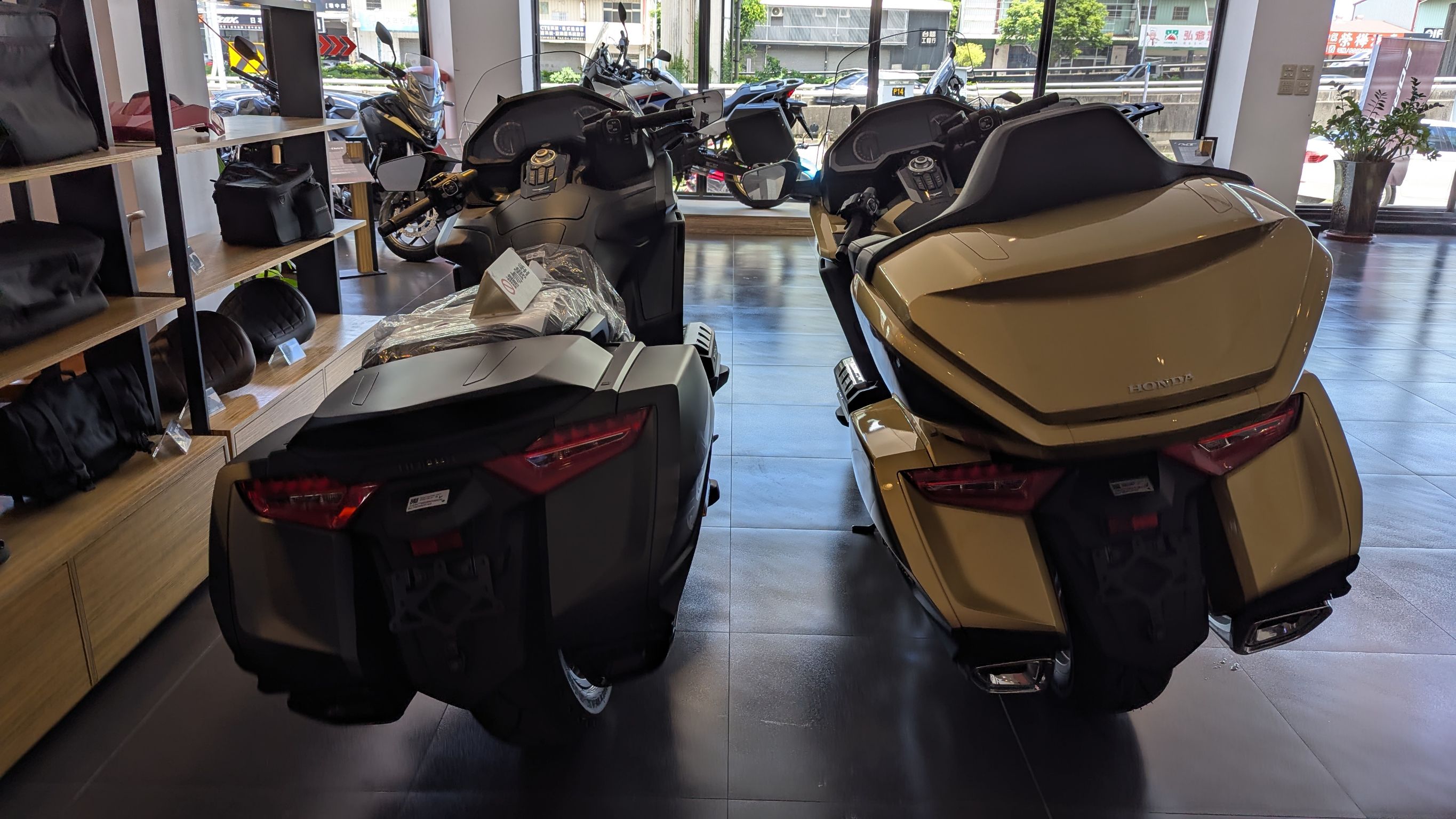 2025 GOLDWING 50週年紀念版全台首發 ( 7/9更新~專屬紀念品開箱)695|小老婆汽機車資訊網