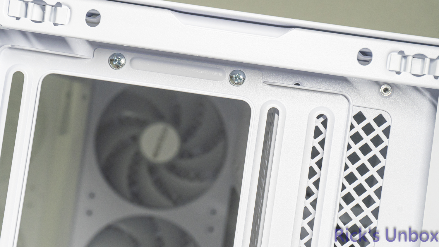 【開箱】可上下顛倒展示的機殼 | MONTECH HS01 PRO WHITE2793|小老婆汽機車資訊網