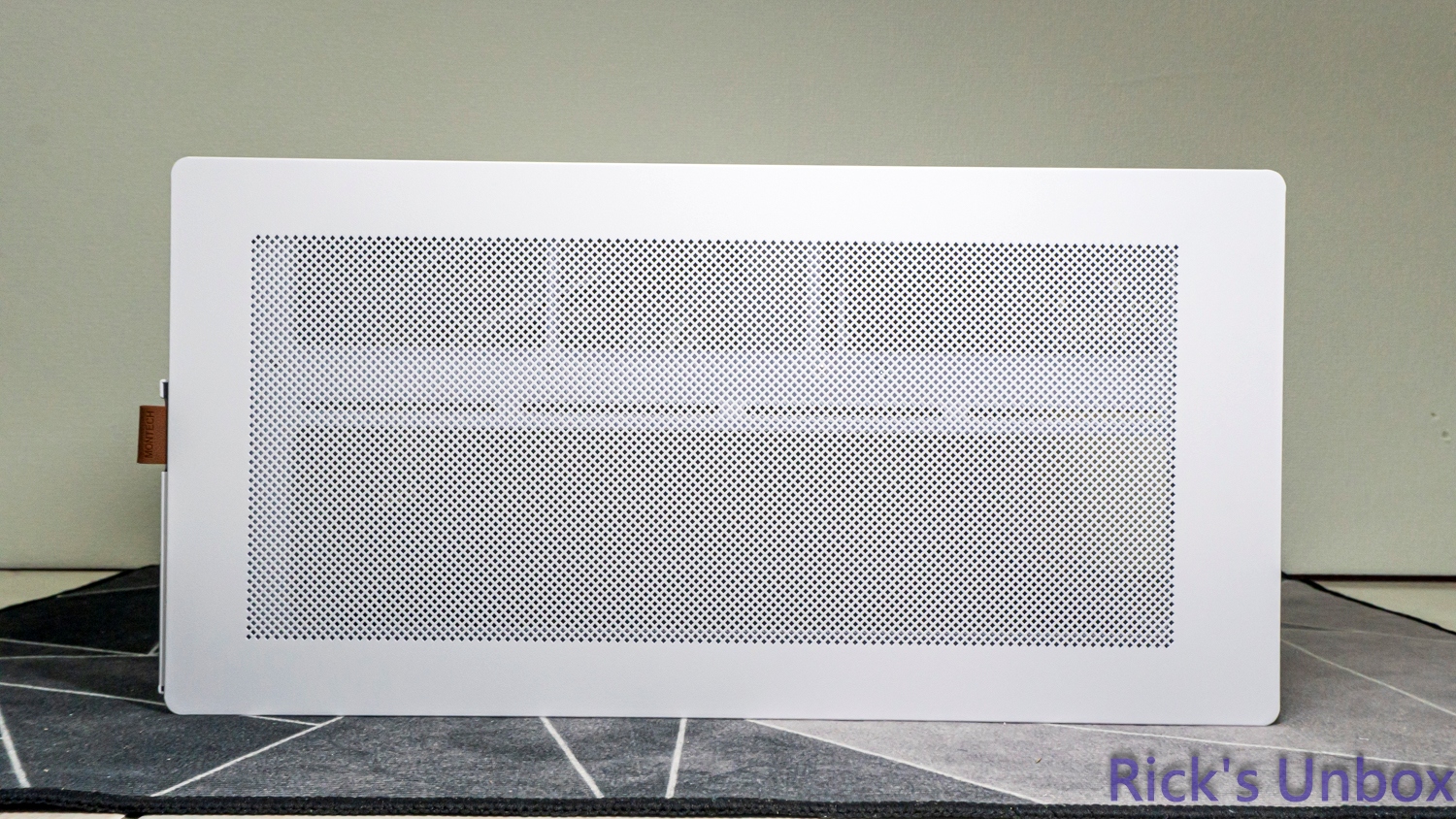 【開箱】可上下顛倒展示的機殼 | MONTECH HS01 PRO WHITE8299|小老婆汽機車資訊網