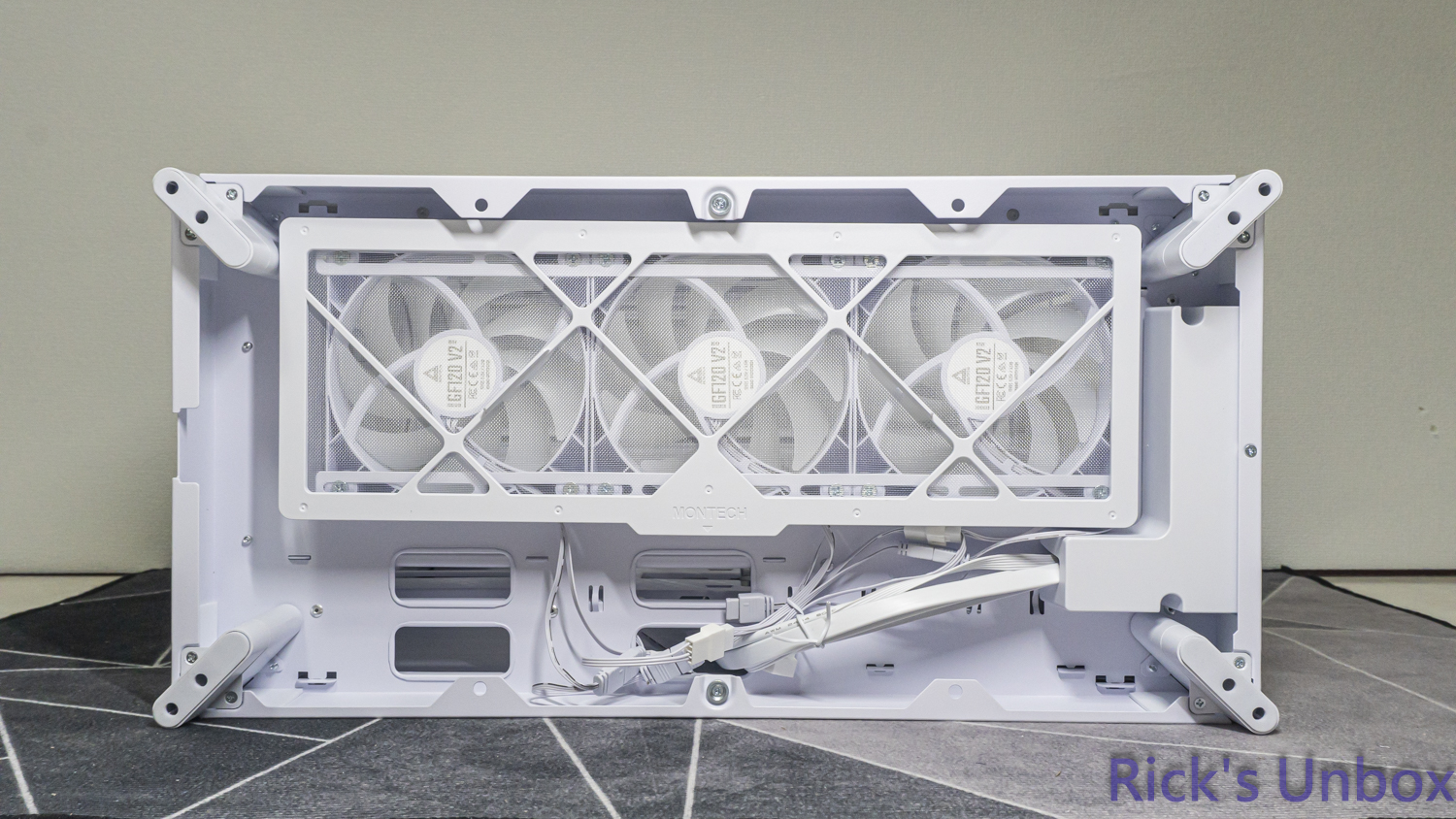 【開箱】可上下顛倒展示的機殼 | MONTECH HS01 PRO WHITE344|小老婆汽機車資訊網