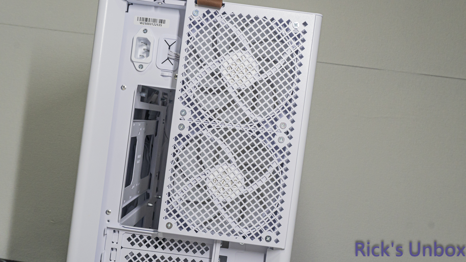 【開箱】可上下顛倒展示的機殼 | MONTECH HS01 PRO WHITE7220|小老婆汽機車資訊網