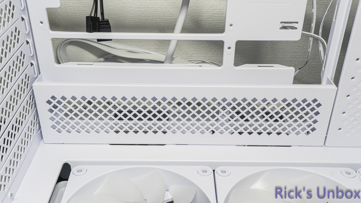【開箱】可上下顛倒展示的機殼 | MONTECH HS01 PRO WHITE1146|小老婆汽機車資訊網