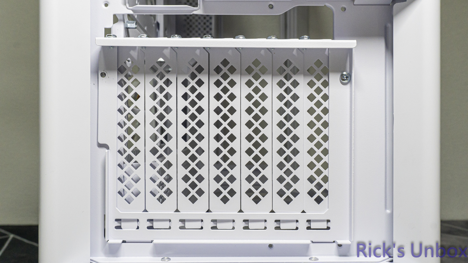 【開箱】可上下顛倒展示的機殼 | MONTECH HS01 PRO WHITE4174|小老婆汽機車資訊網
