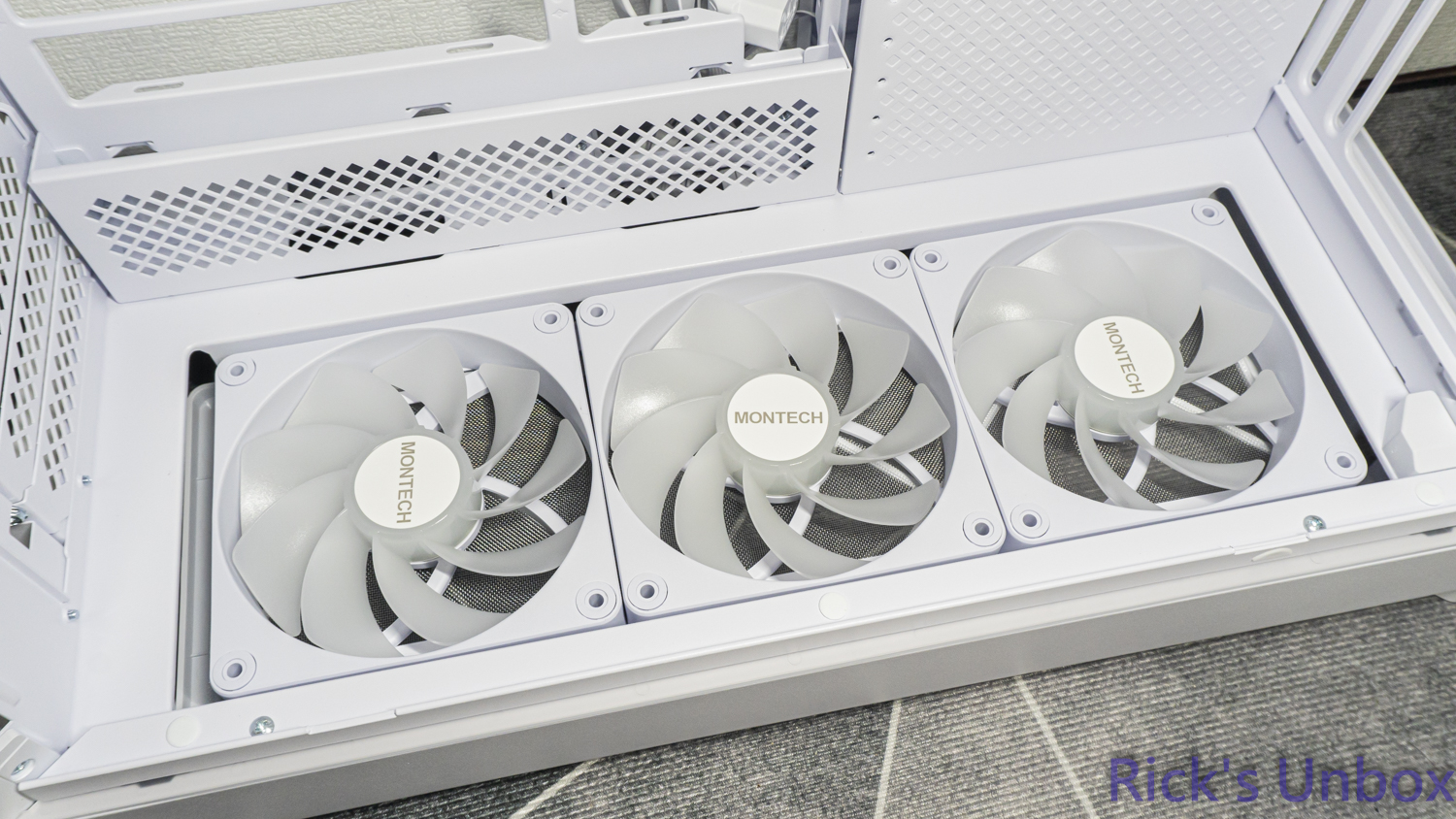 【開箱】可上下顛倒展示的機殼 | MONTECH HS01 PRO WHITE569|小老婆汽機車資訊網