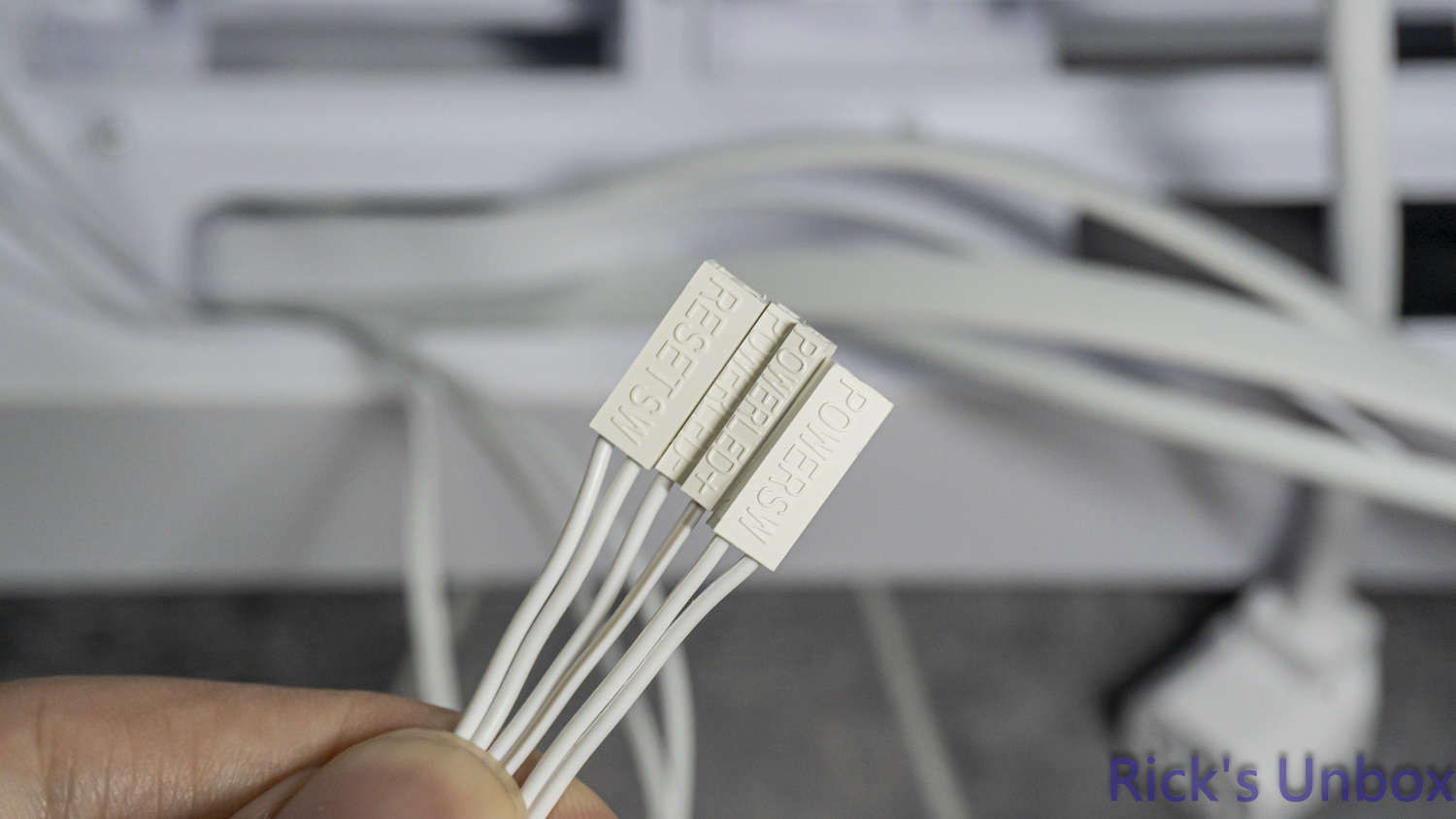 【開箱】可上下顛倒展示的機殼 | MONTECH HS01 PRO WHITE7019|小老婆汽機車資訊網