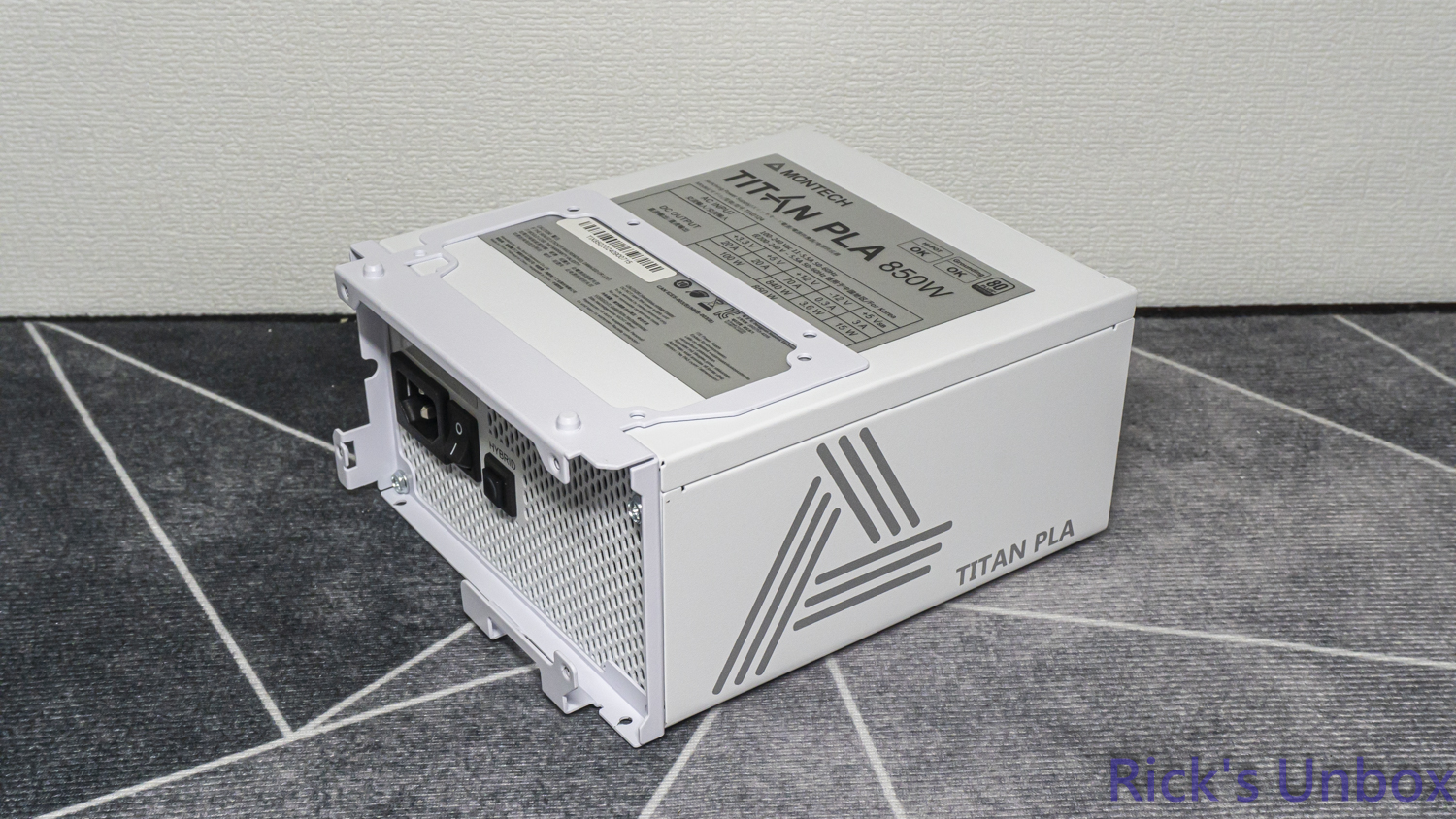 【開箱】可上下顛倒展示的機殼 | MONTECH HS01 PRO WHITE1544|小老婆汽機車資訊網