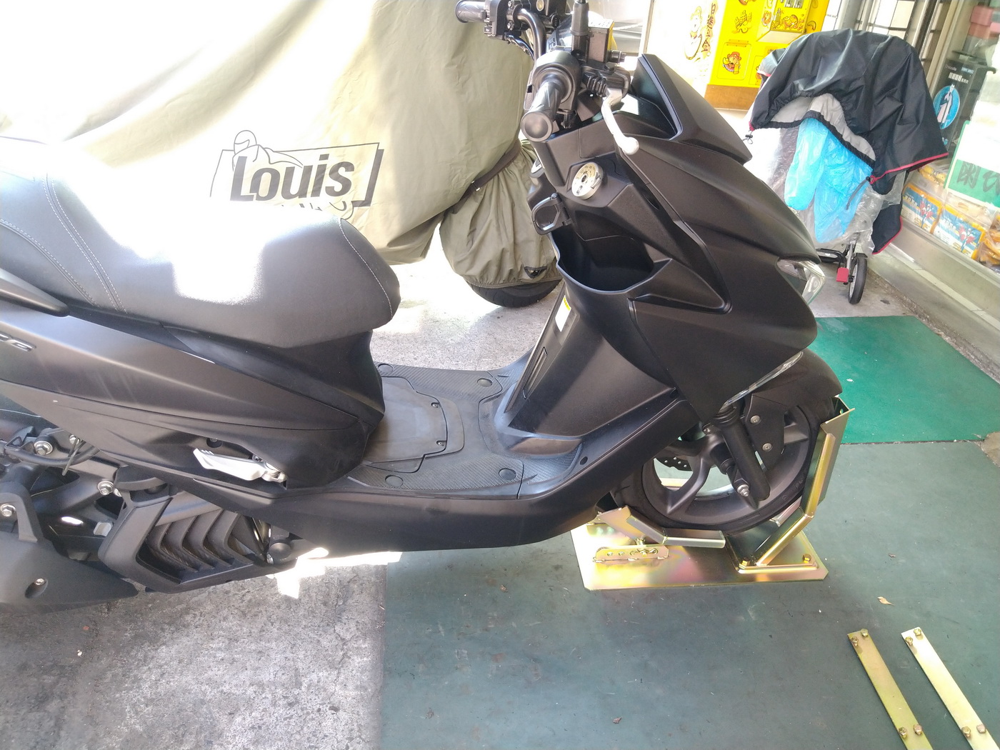 開箱新買的駐車架及手動升降台，讓修車更便利8973|小老婆汽機車資訊網