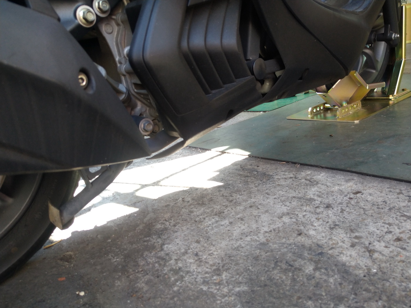 開箱新買的駐車架及手動升降台，讓修車更便利3506|小老婆汽機車資訊網
