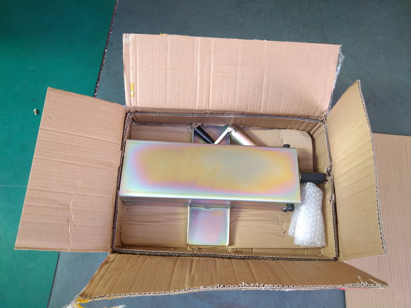 開箱新買的駐車架及手動升降台，讓修車更便利7423|小老婆汽機車資訊網