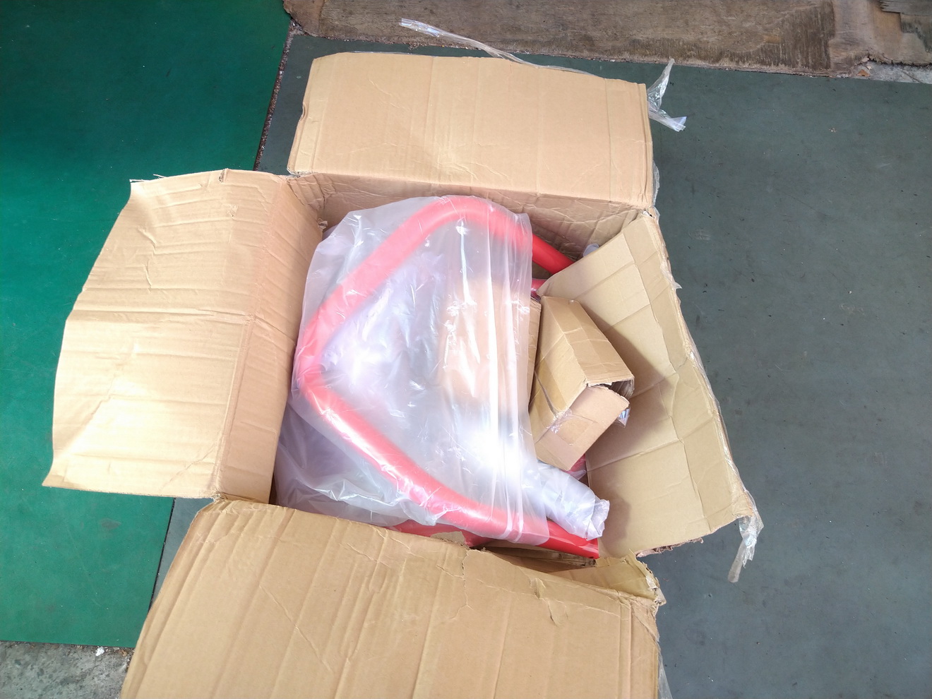 開箱新買的駐車架及手動升降台，讓修車更便利2395|小老婆汽機車資訊網