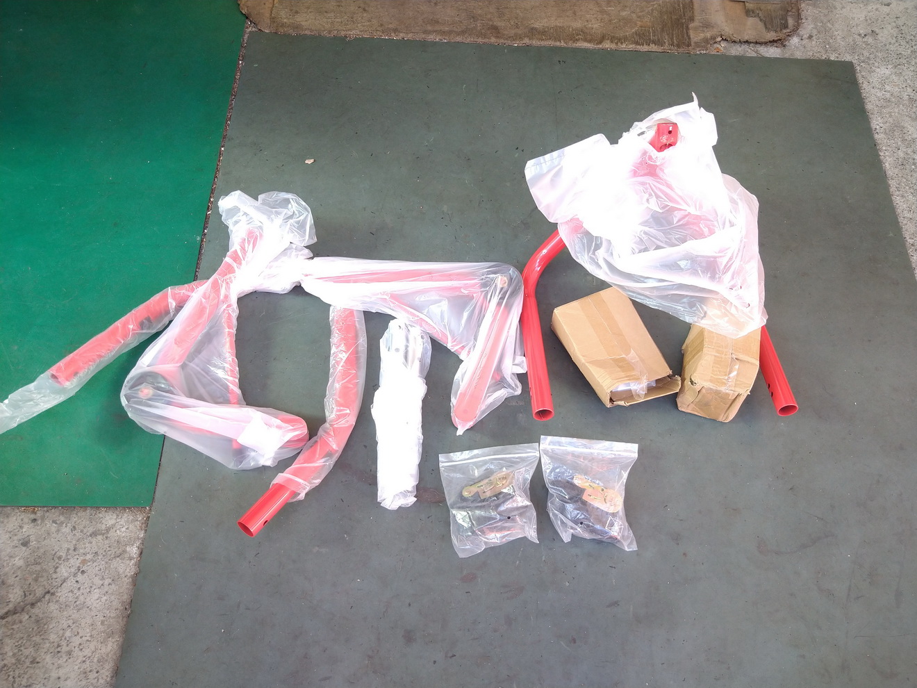 開箱新買的駐車架及手動升降台，讓修車更便利5783|小老婆汽機車資訊網
