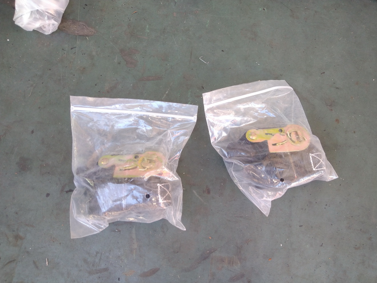 開箱新買的駐車架及手動升降台，讓修車更便利7048|小老婆汽機車資訊網