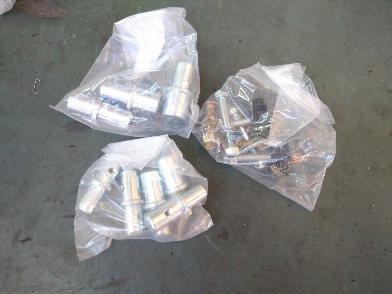 開箱新買的駐車架及手動升降台，讓修車更便利8250|小老婆汽機車資訊網