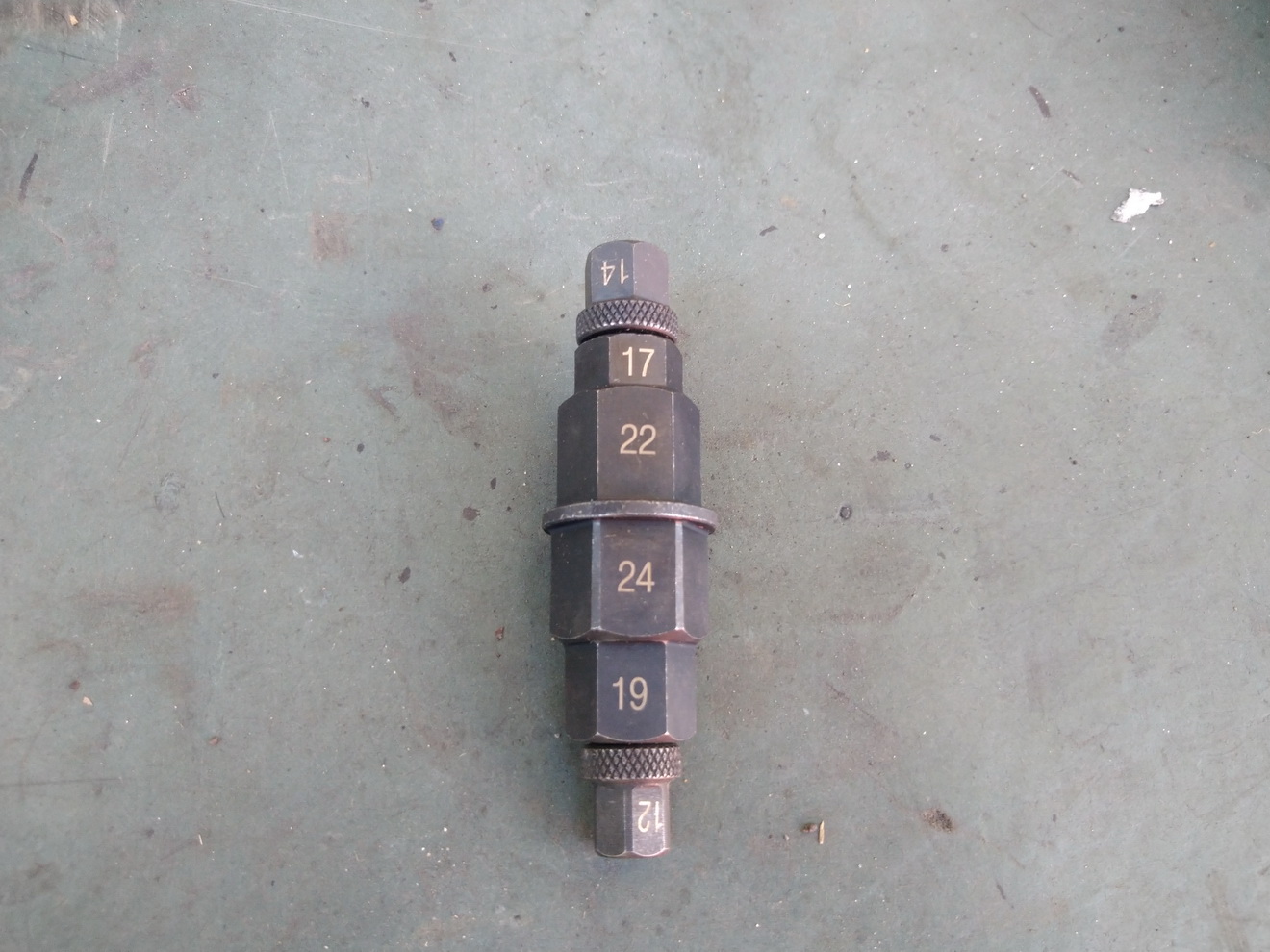 開箱新買的駐車架及手動升降台，讓修車更便利7767|小老婆汽機車資訊網