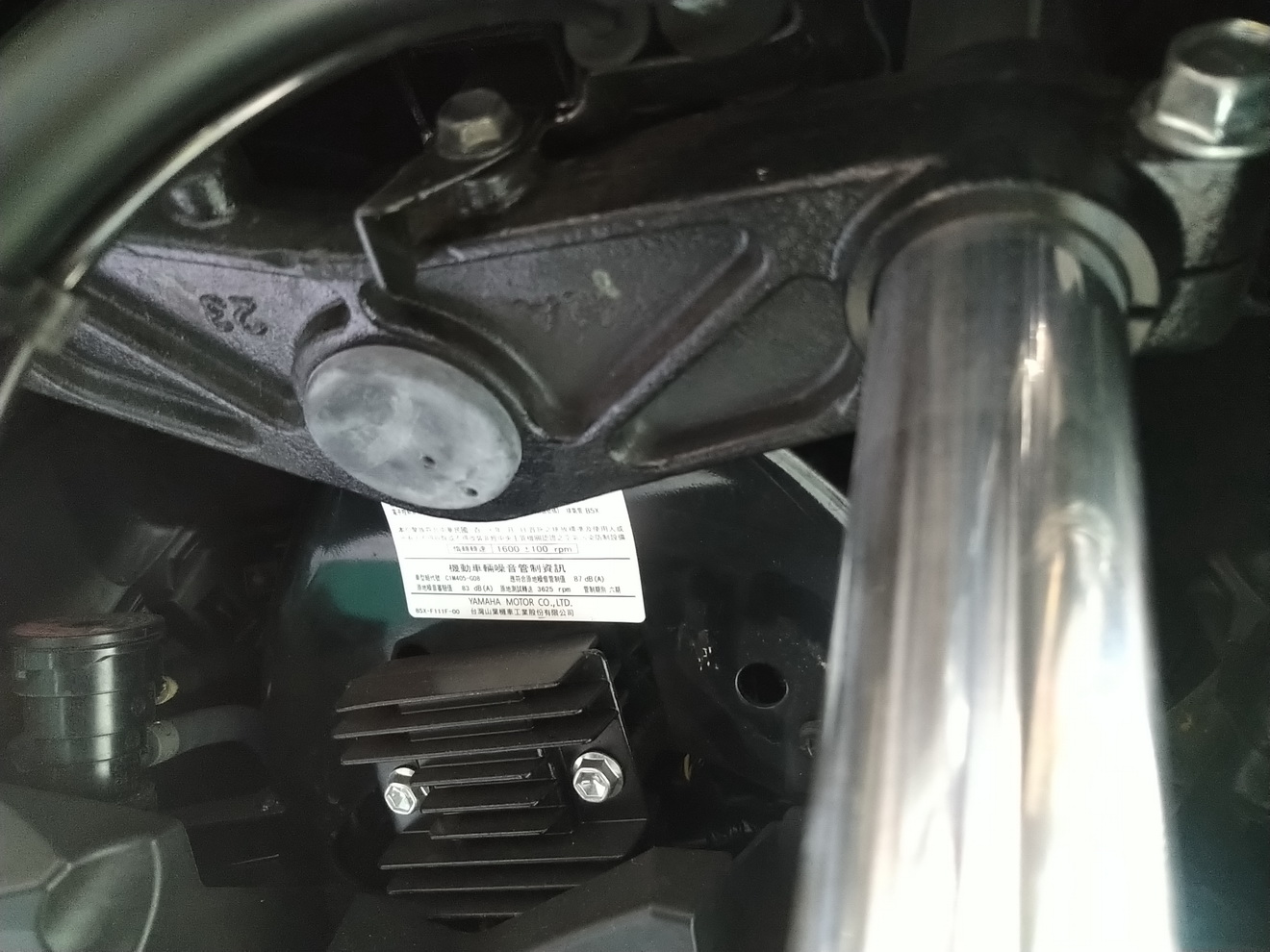 開箱新買的駐車架及手動升降台，讓修車更便利5943|小老婆汽機車資訊網