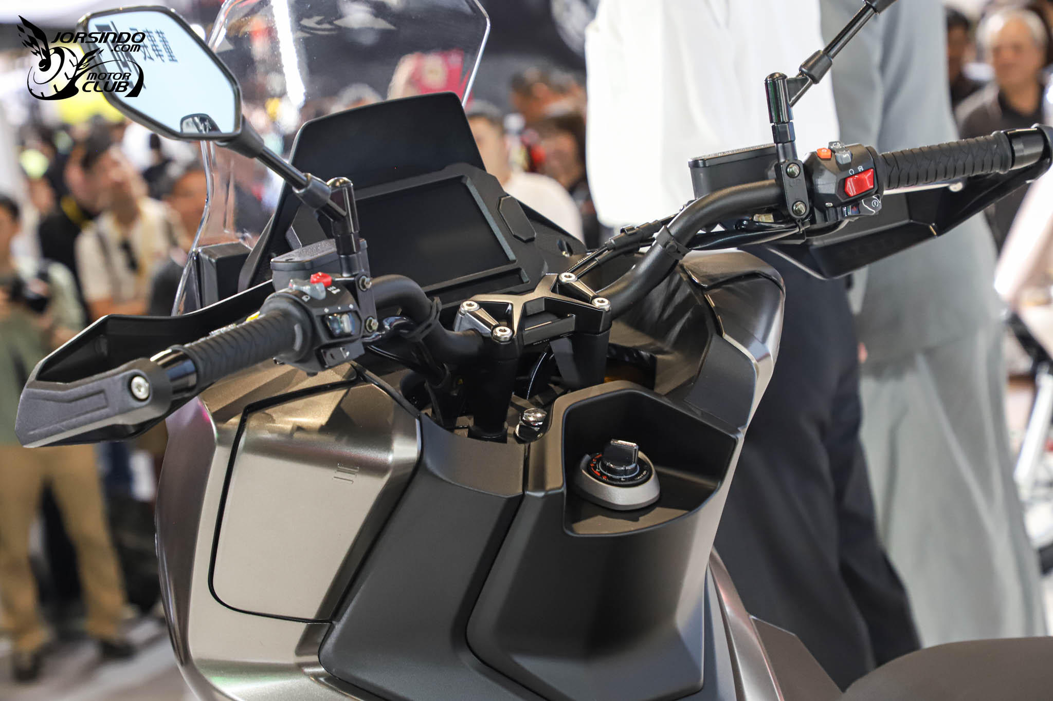 [2025重車展] 198,000 元！光陽跨界速克達 Xciting X350 國內發表8210|小老婆汽機車資訊網