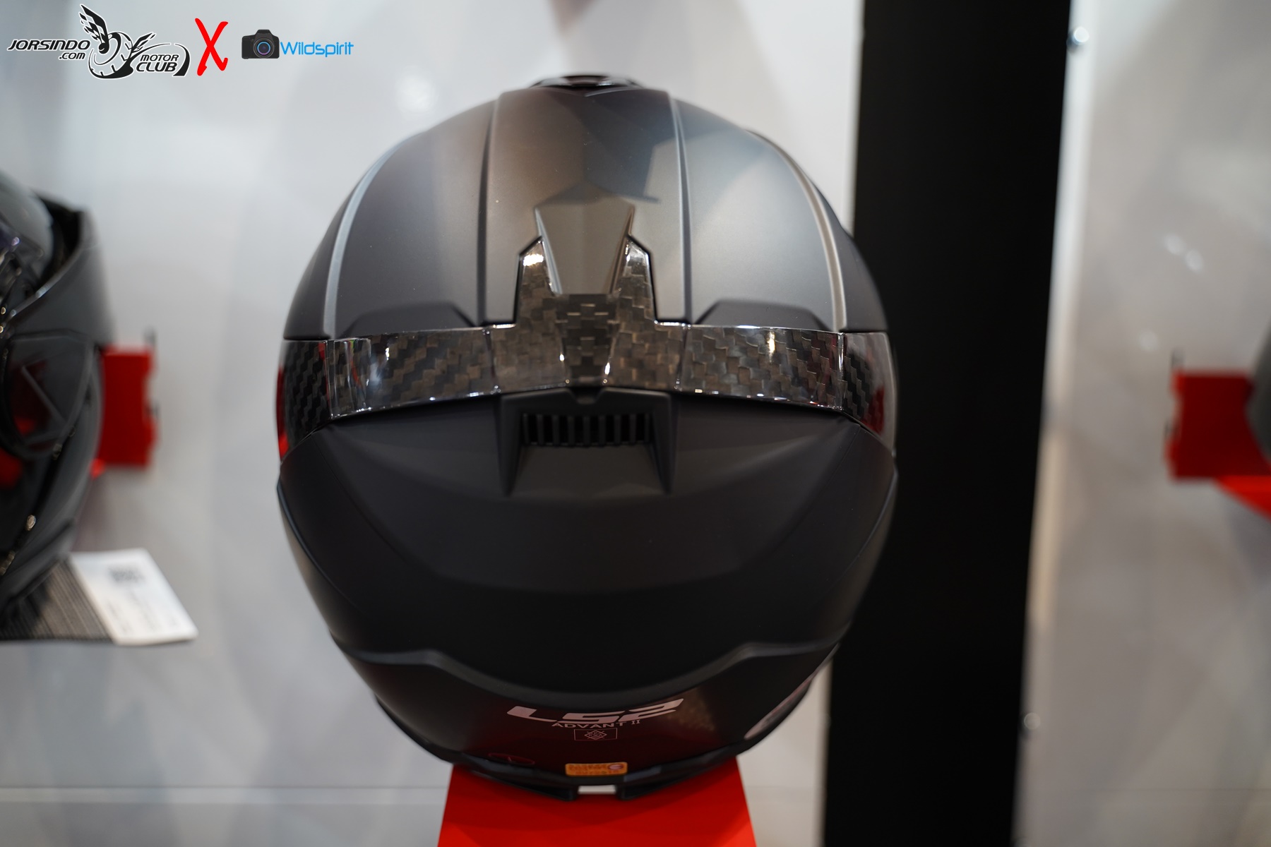 [2025重車展] 【LS2 / M2R】碳纖新品 整合式BT/DVR9545|小老婆汽機車資訊網