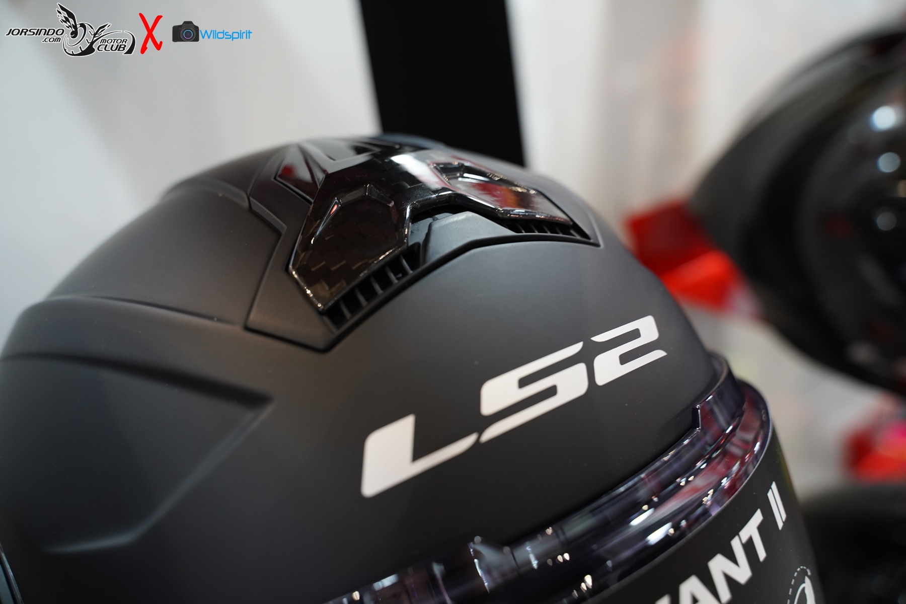 [2025重車展] 【LS2 / M2R】碳纖新品 整合式BT/DVR1284|小老婆汽機車資訊網