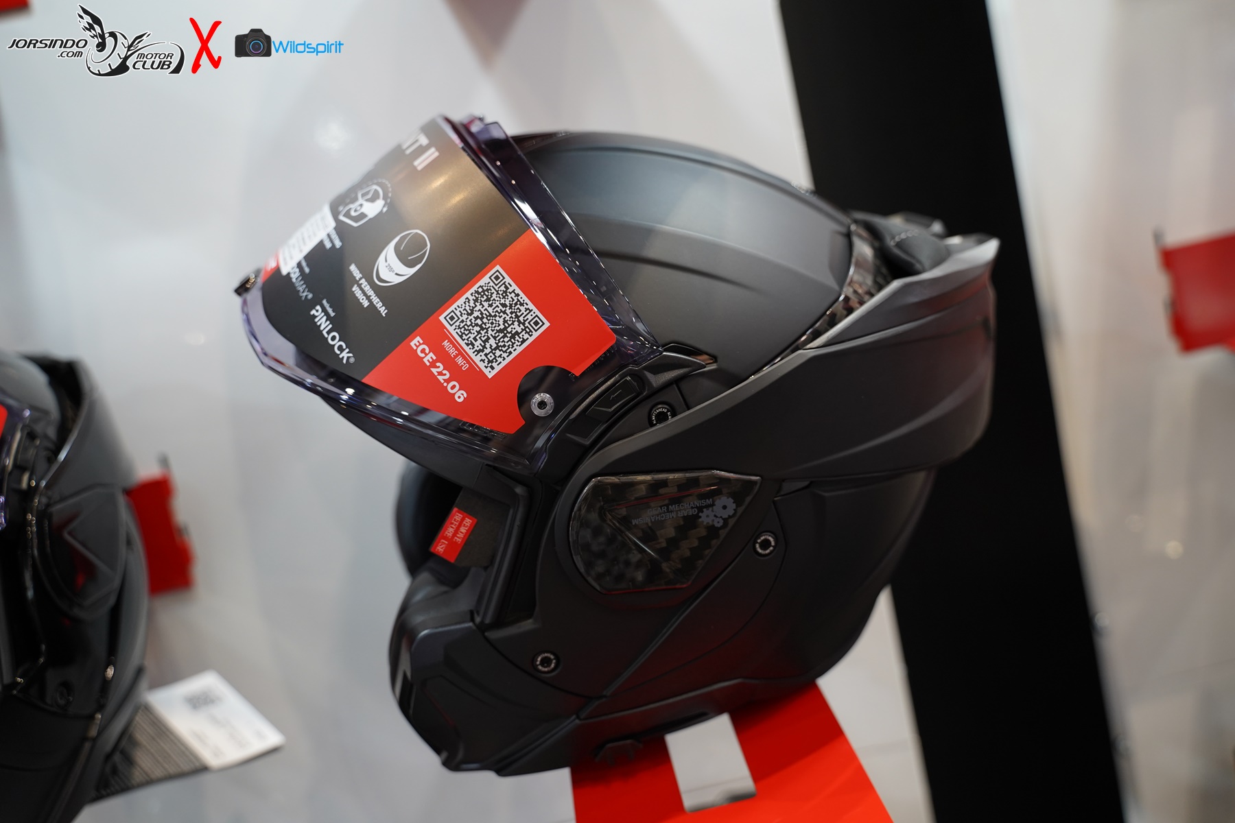 [2025重車展] 【LS2 / M2R】碳纖新品 整合式BT/DVR9006|小老婆汽機車資訊網