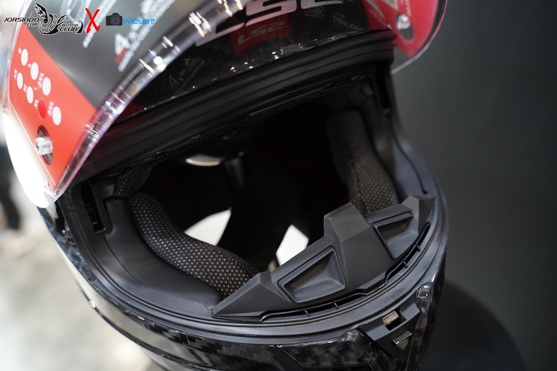 [2025重車展] 【LS2 / M2R】碳纖新品 整合式BT/DVR9121|小老婆汽機車資訊網