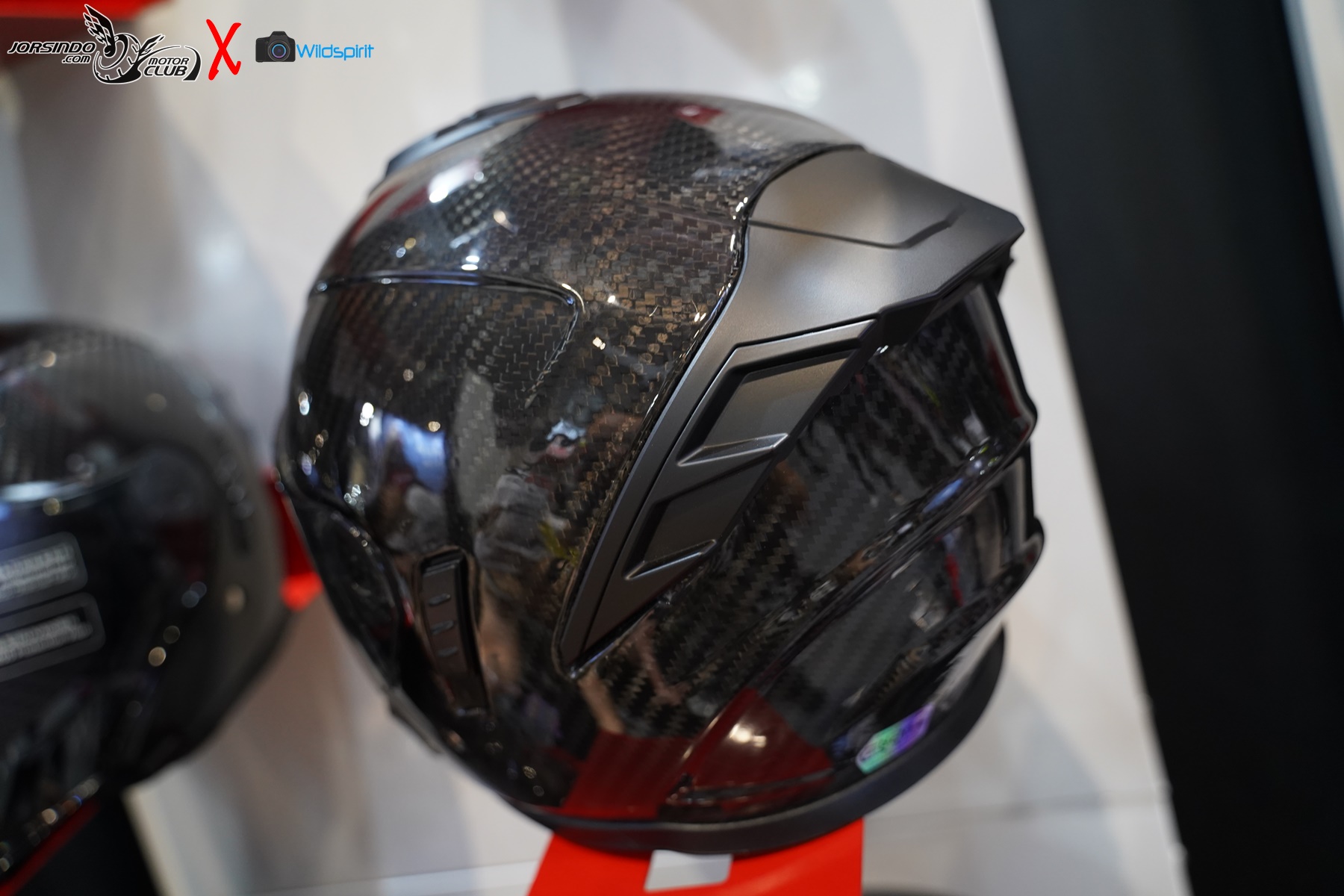 [2025重車展] 【LS2 / M2R】碳纖新品 整合式BT/DVR3864|小老婆汽機車資訊網