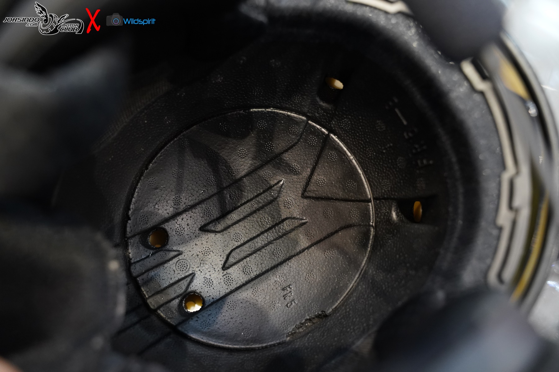 [2025重車展] 【LS2 / M2R】碳纖新品 整合式BT/DVR6613|小老婆汽機車資訊網