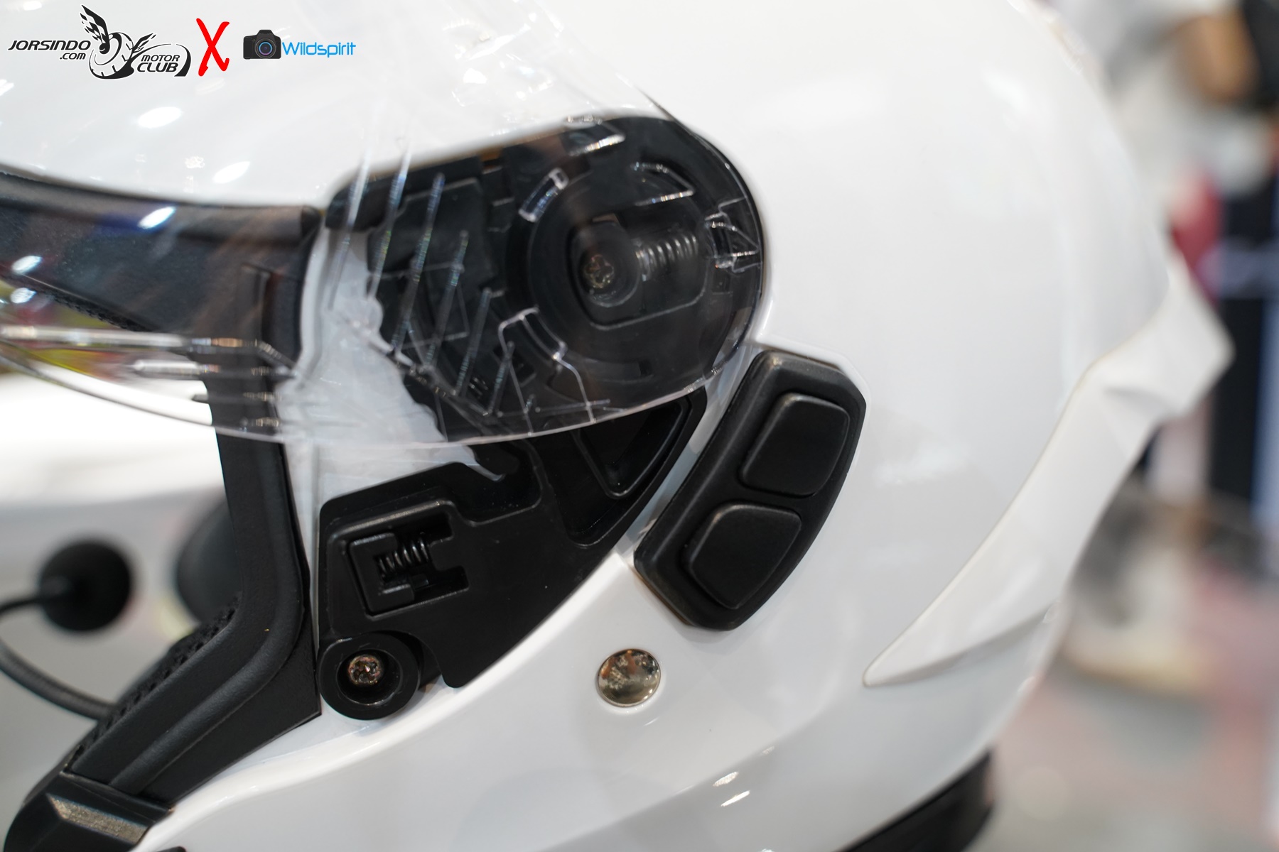 [2025重車展] 【LS2 / M2R】碳纖新品 整合式BT/DVR2613|小老婆汽機車資訊網