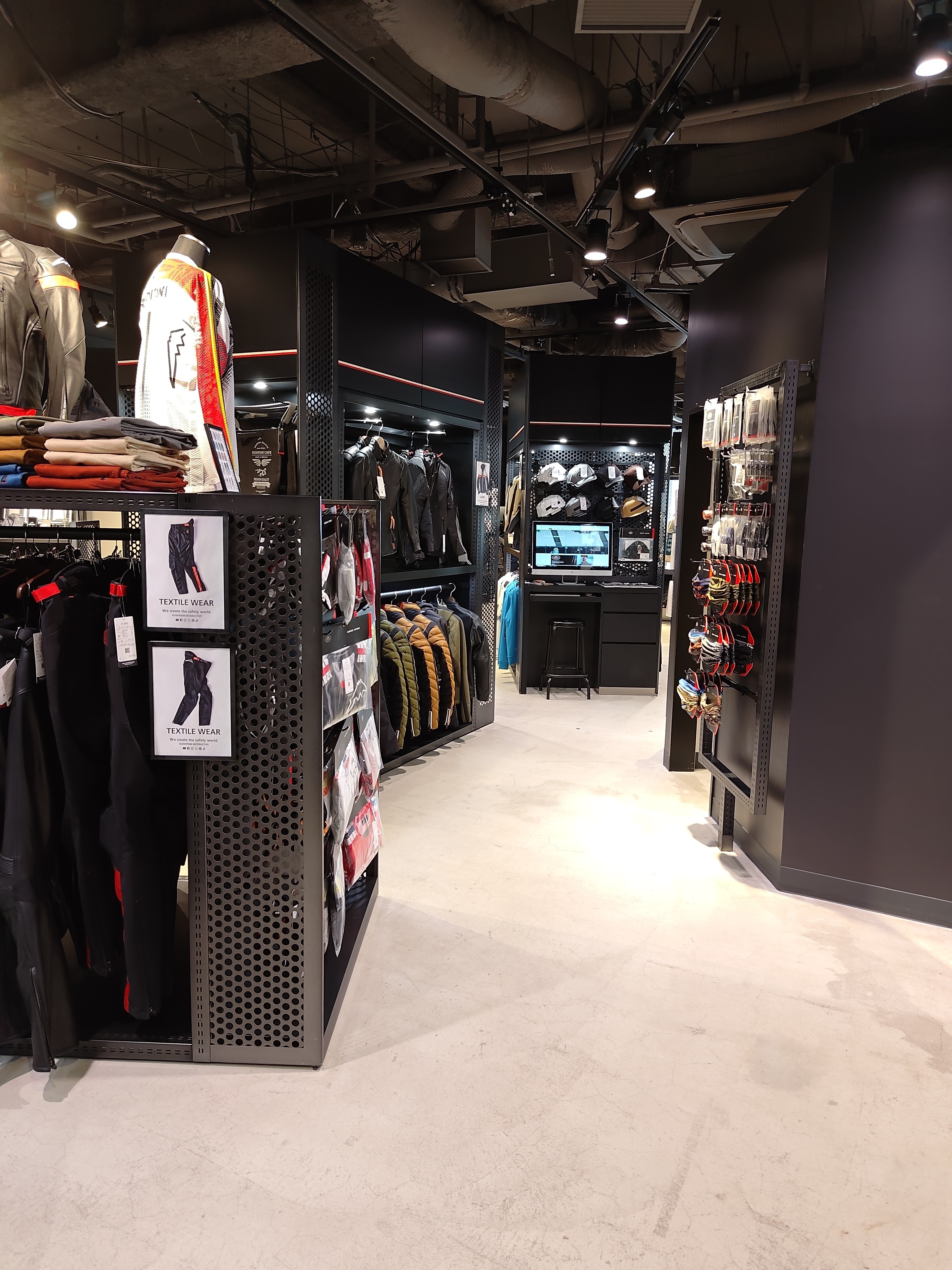 日本-橫濱-Kushitani Performance Store 橫濱店-走走看看踩點去!4934|小老婆汽機車資訊網
