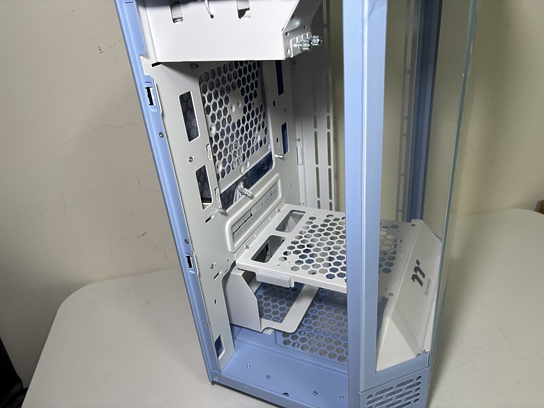 像老朋友般的熟悉感 Thermaltake 曜越科技 The Tower 2504043|小老婆汽機車資訊網