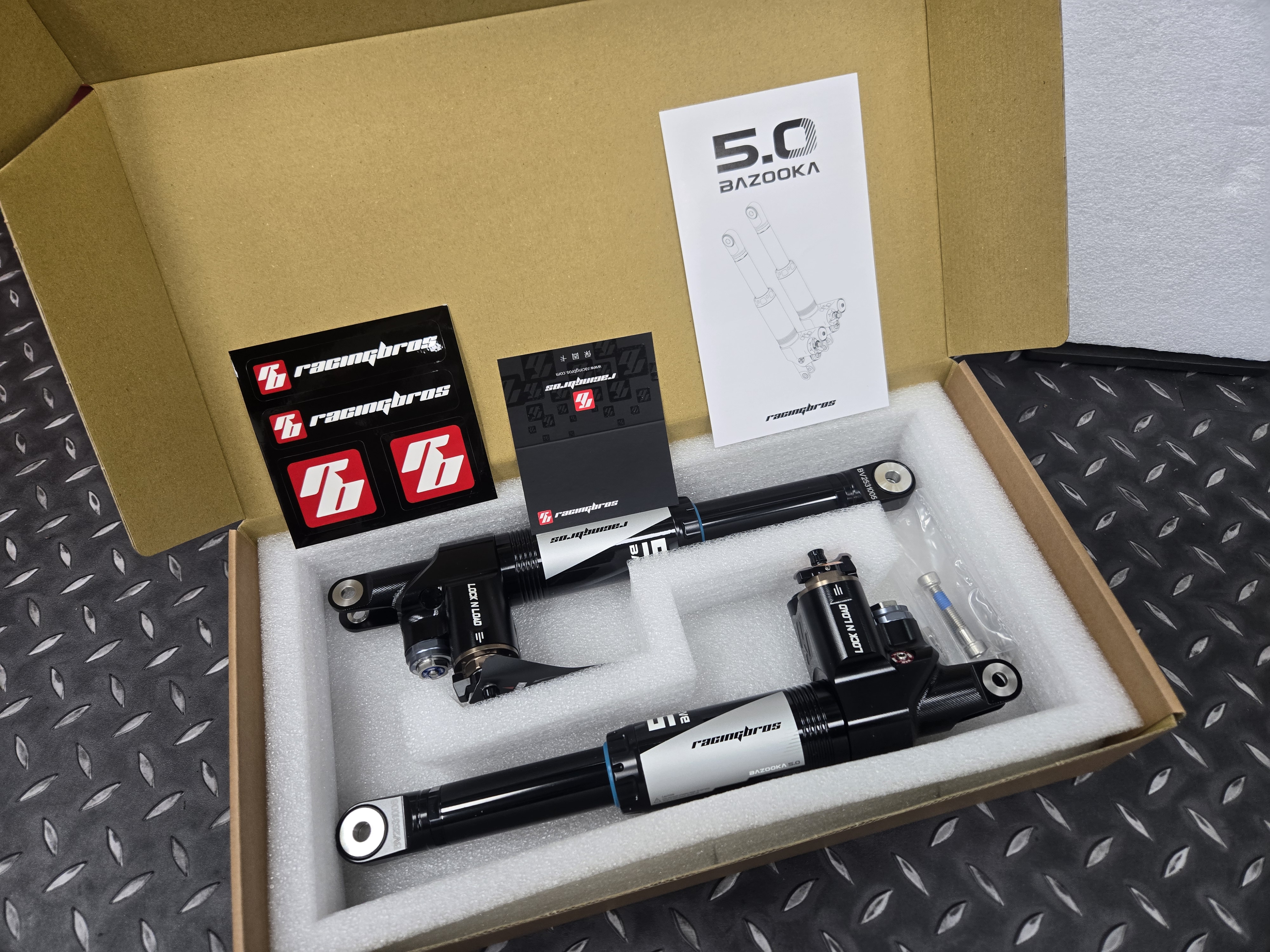 【開箱】 RacingBros 2025 Bazooka 5.0 全新進化完全體2283|小老婆汽機車資訊網