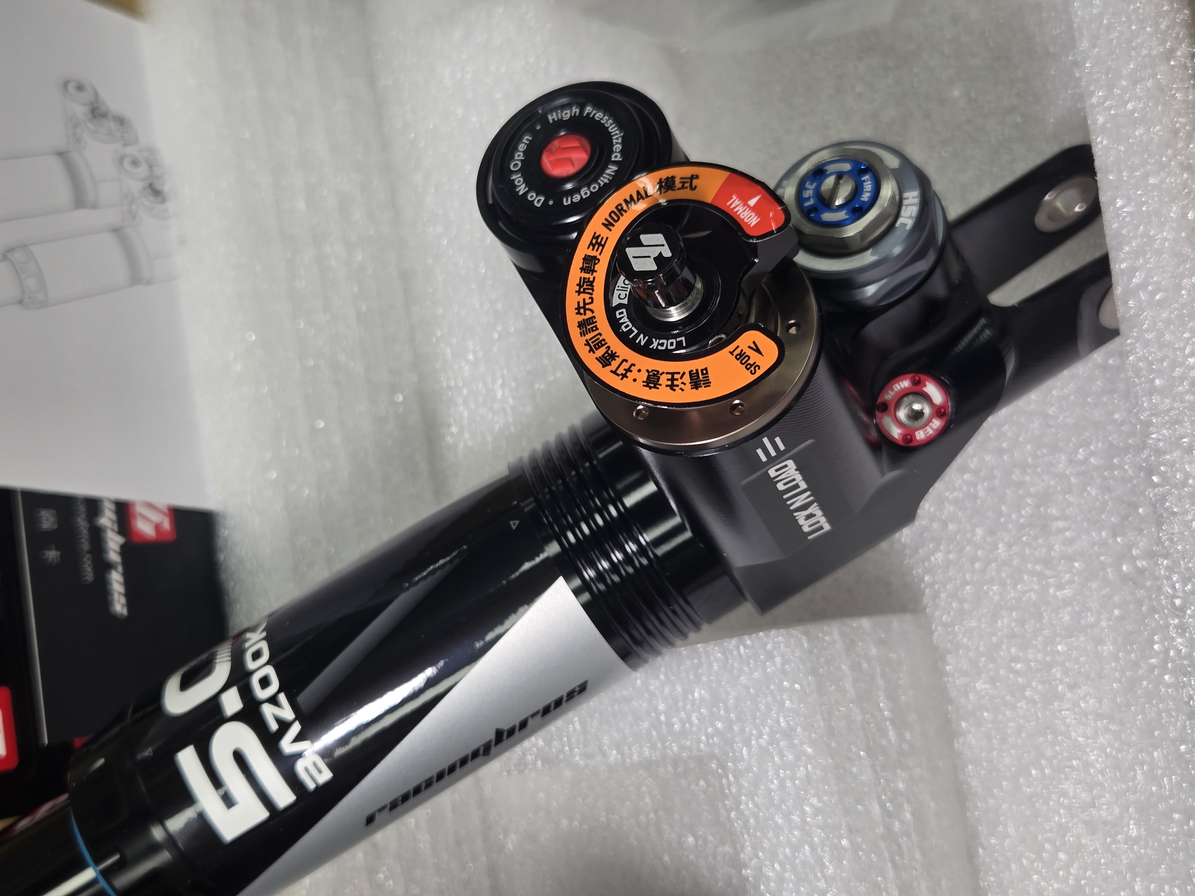 【開箱】 RacingBros 2025 Bazooka 5.0 全新進化完全體4268|小老婆汽機車資訊網