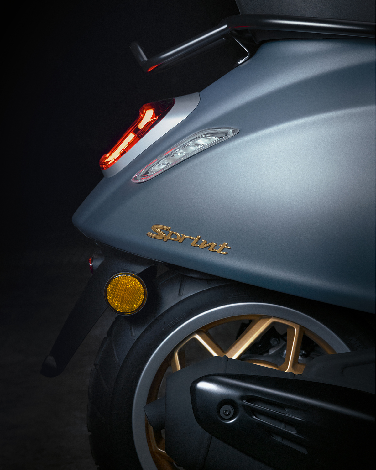 [官方新聞稿] Vespa Sprint Officina 8 特仕版限量50台正式抵港5317|vespa,限量,sprint小老婆汽機車資訊網