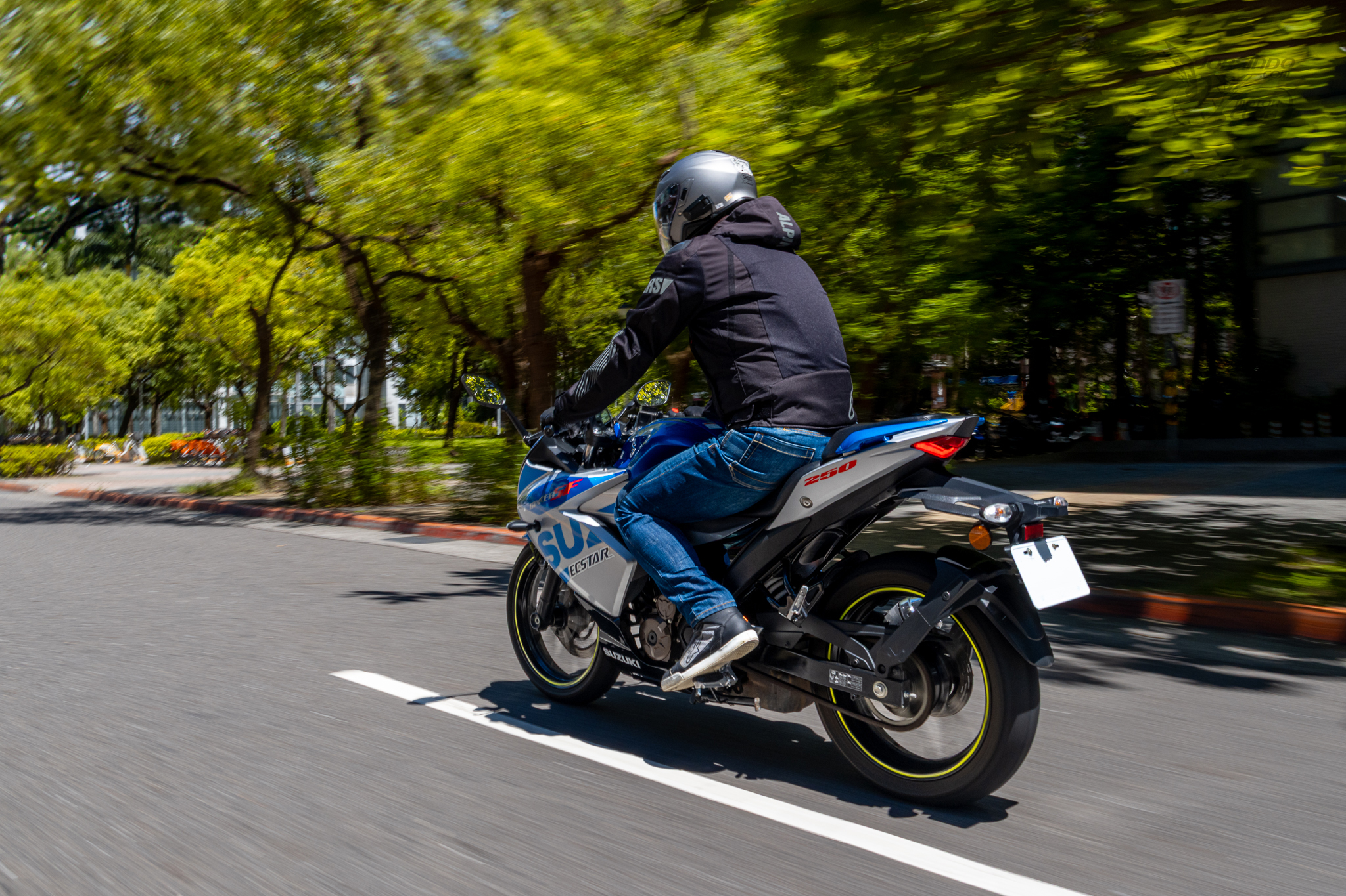 通勤跑山皆宜！跨上 SUZUKI GIXXER SF 250 改變生活態度3430|suzuki,gixxer250,gixxer,油冷引擎,跑車小老婆汽機車資訊網