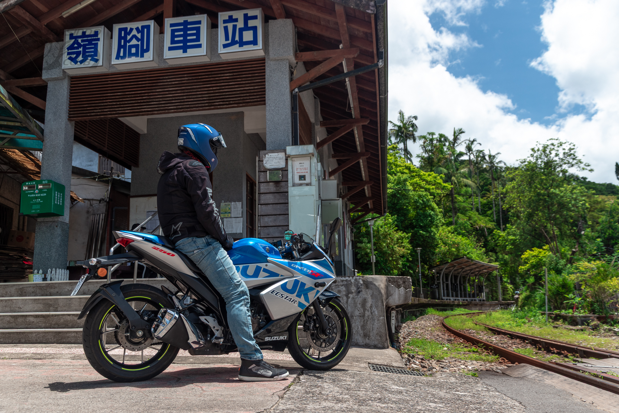 通勤跑山皆宜！跨上 SUZUKI GIXXER SF 250 改變生活態度183|suzuki,gixxer250,gixxer,油冷引擎,跑車小老婆汽機車資訊網