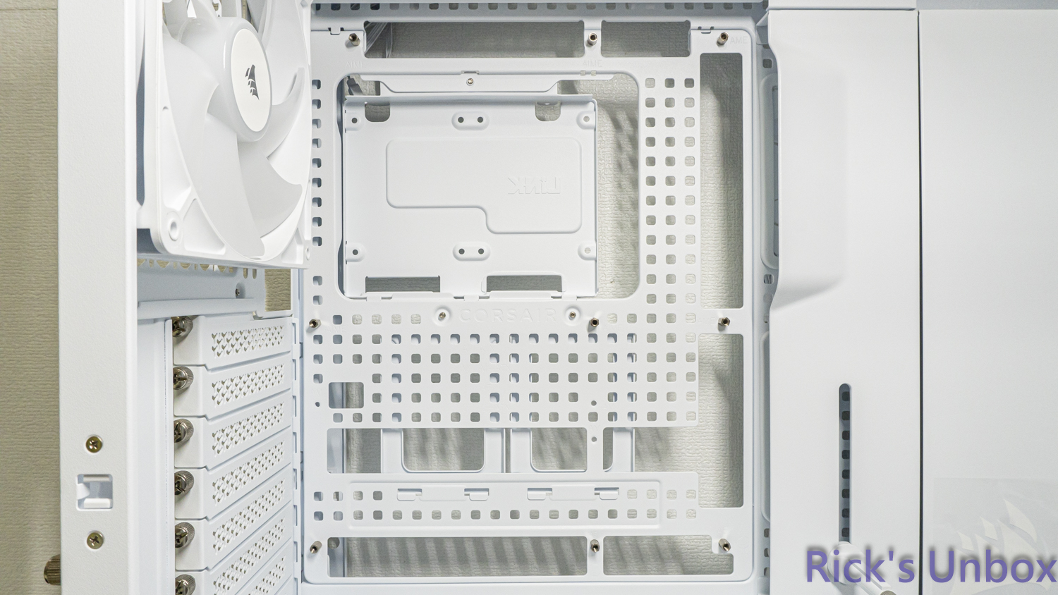 【開箱】高模組化頂級中塔機殼 | CORSAIR FRAME 5000D RS ARGB WHITE6353|小老婆汽機車資訊網