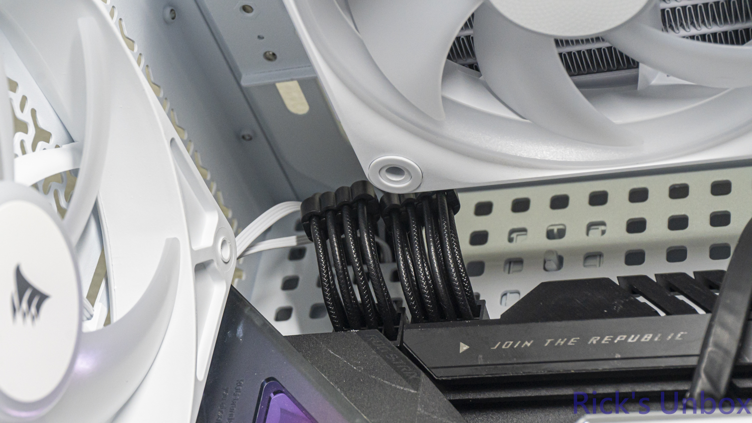 【開箱】高模組化頂級中塔機殼 | CORSAIR FRAME 5000D RS ARGB WHITE7152|小老婆汽機車資訊網