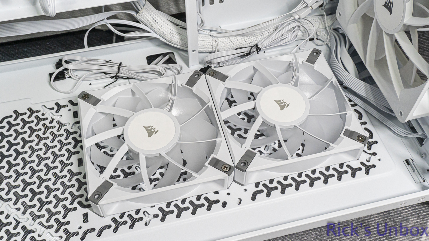 【開箱】高模組化頂級中塔機殼 | CORSAIR FRAME 5000D RS ARGB WHITE3071|小老婆汽機車資訊網