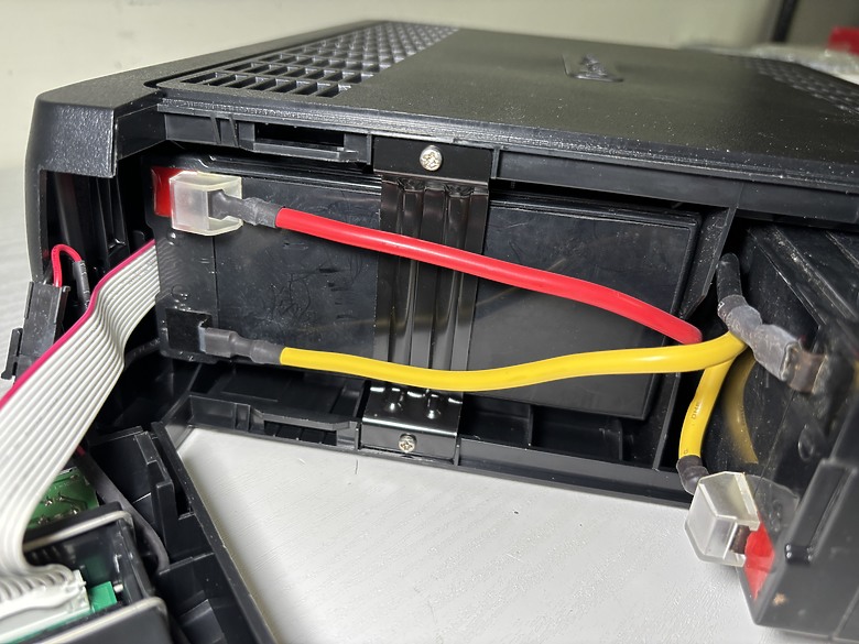 「UPS 電池故障，自行更換分享」Cyber Power 碩天 CP1500PFCLCDa3023|小老婆汽機車資訊網