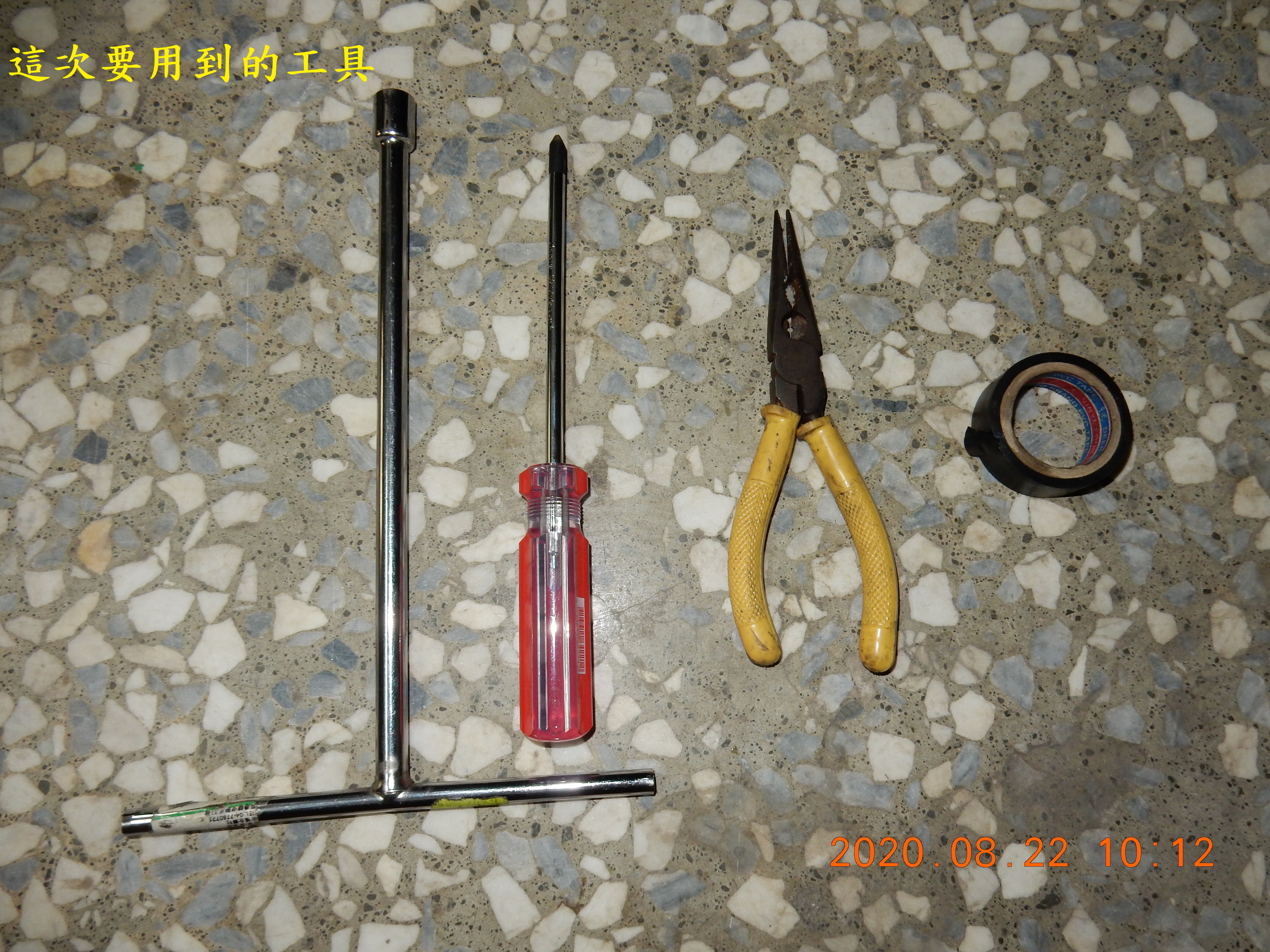 T-222-使用牙套攻修復置物箱崩牙螺絲孔303|小老婆汽機車資訊網