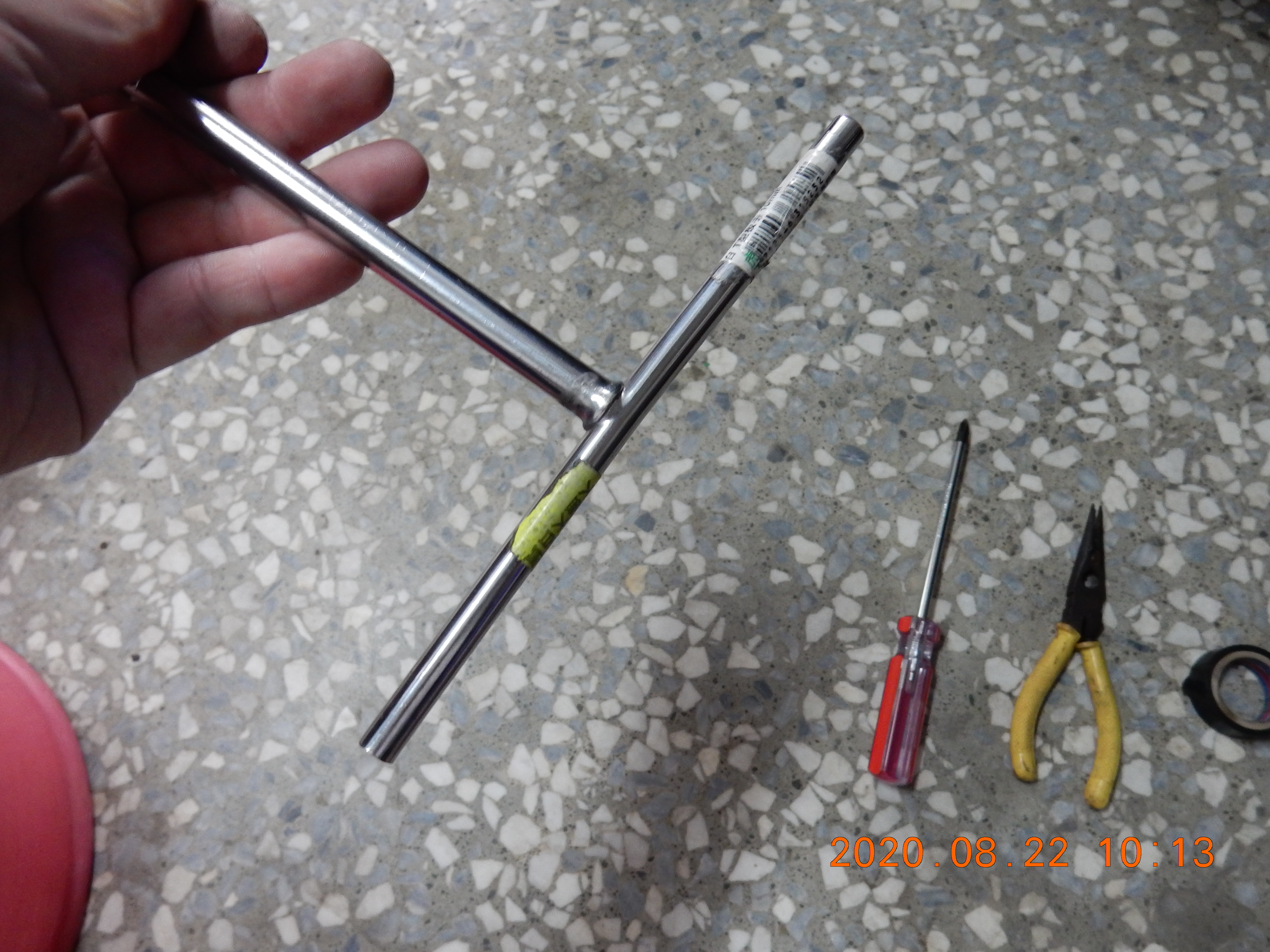 T-222-使用牙套攻修復置物箱崩牙螺絲孔5392|小老婆汽機車資訊網
