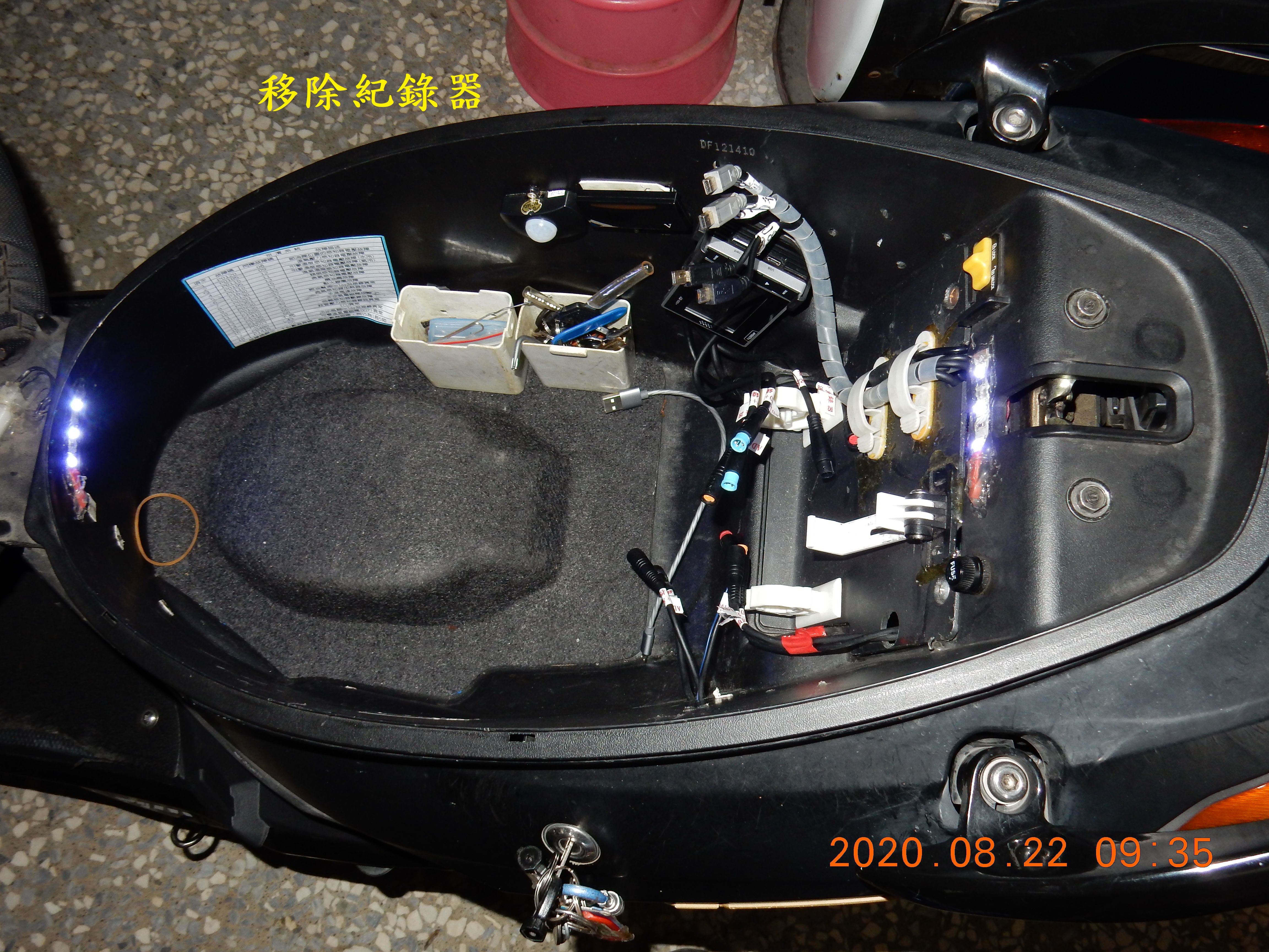 T-222-使用牙套攻修復置物箱崩牙螺絲孔5958|小老婆汽機車資訊網