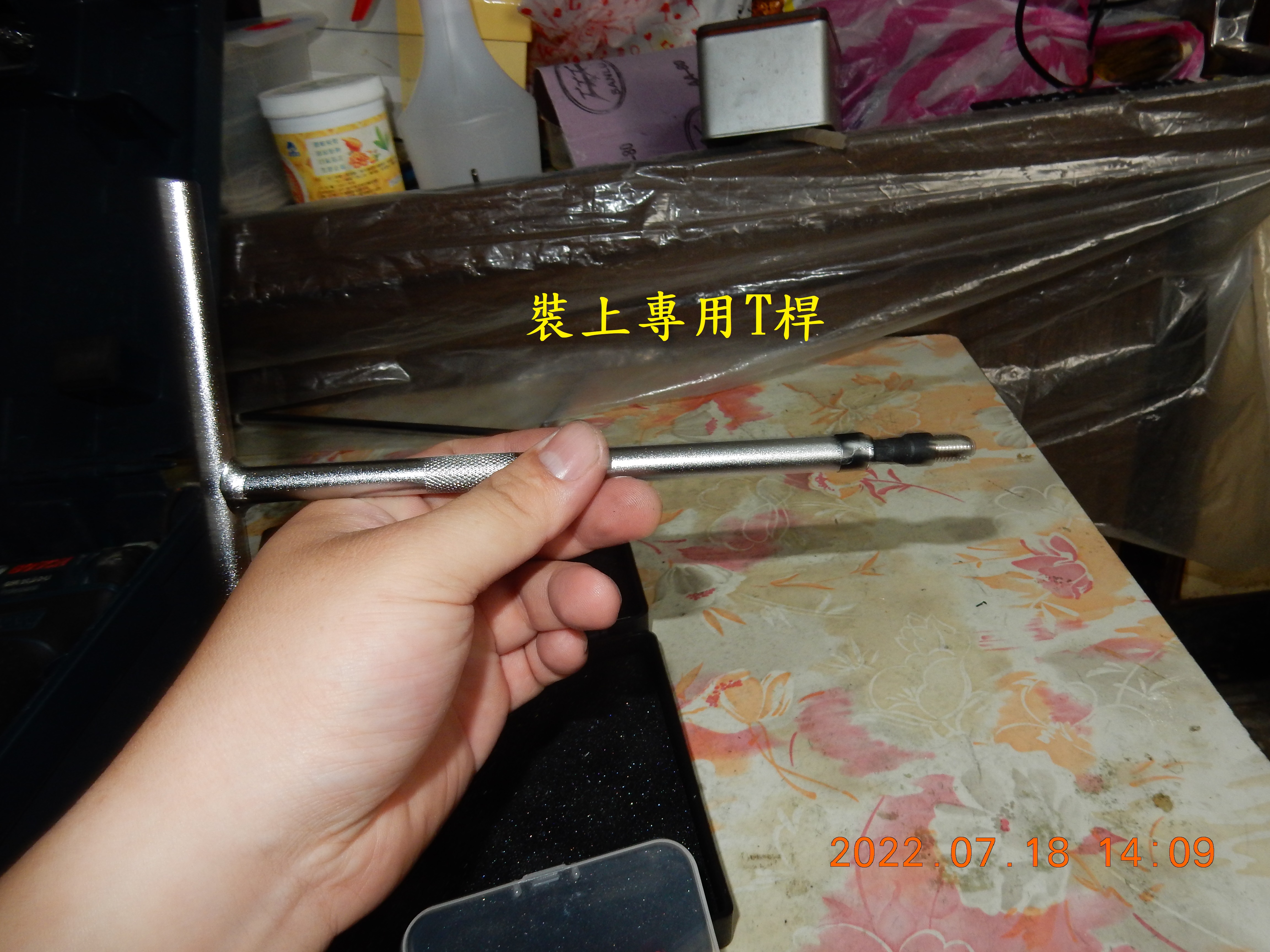 T-222-使用牙套攻修復置物箱崩牙螺絲孔4984|小老婆汽機車資訊網