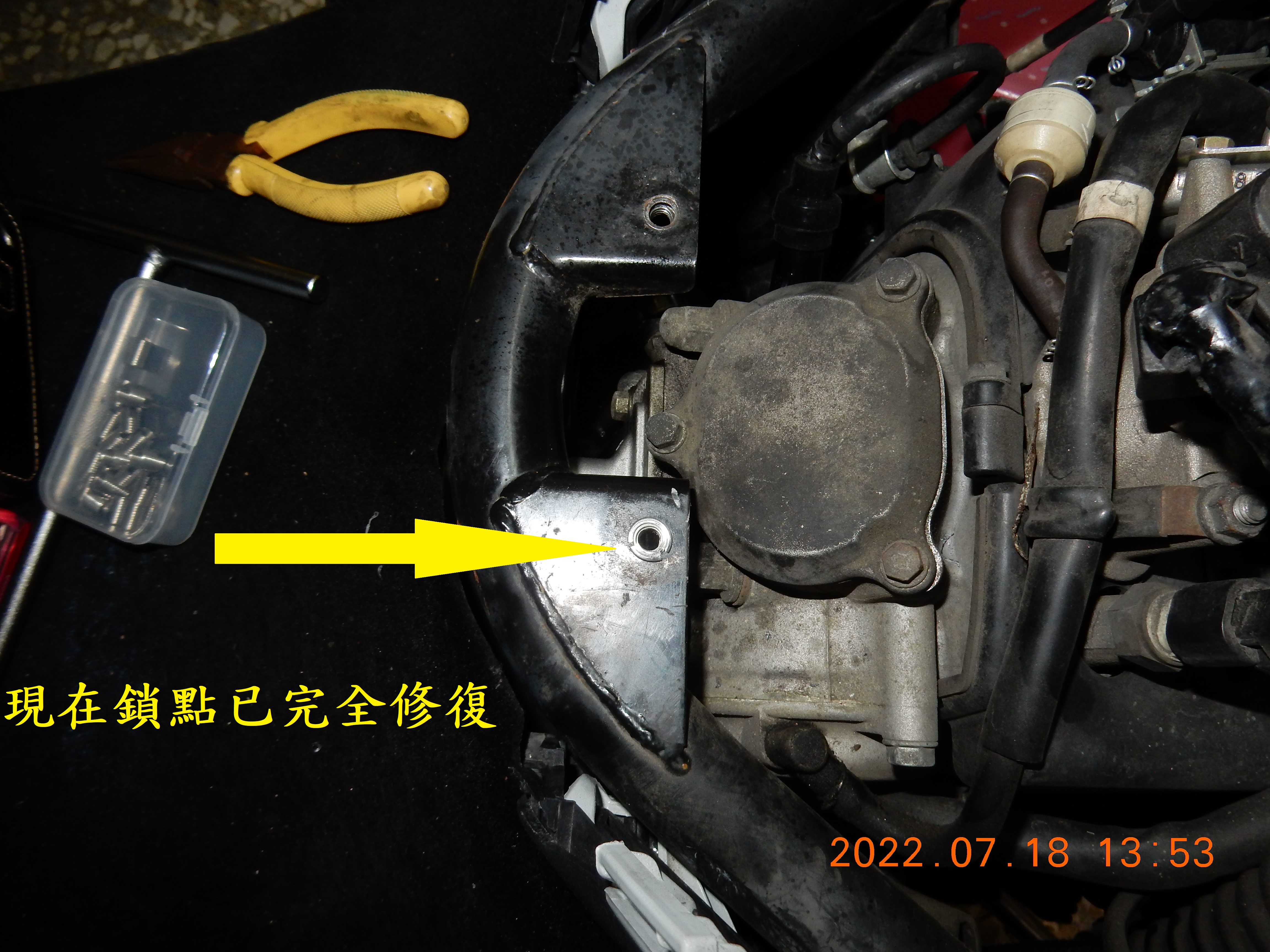 T-222-使用牙套攻修復置物箱崩牙螺絲孔5946|小老婆汽機車資訊網