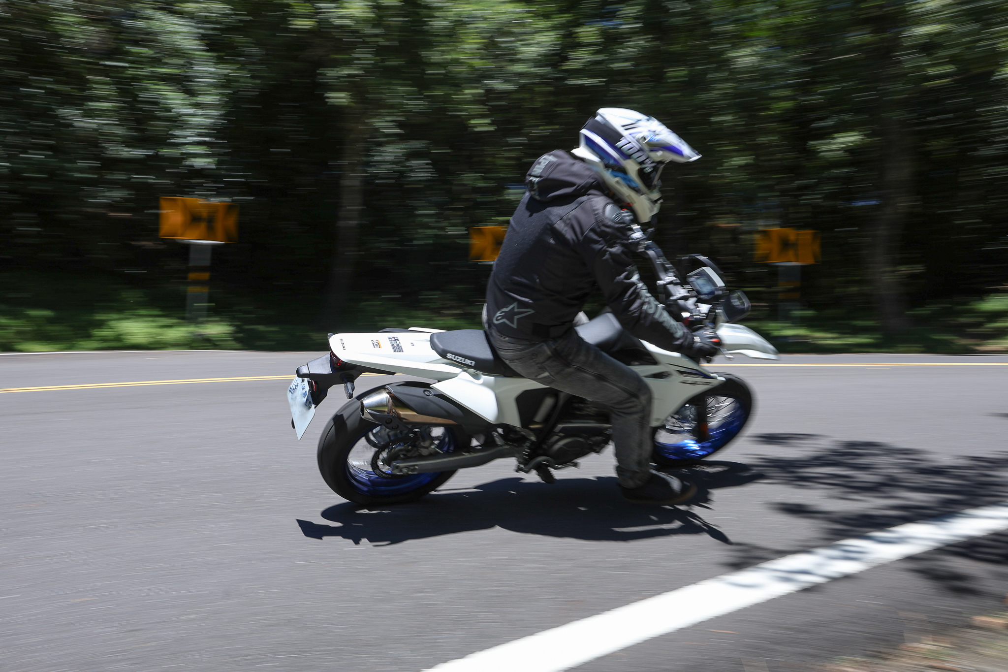 經典回歸！SUZUKI DR-Z4SM 為樂趣而生的高端黃牌滑胎車！9578|小老婆汽機車資訊網